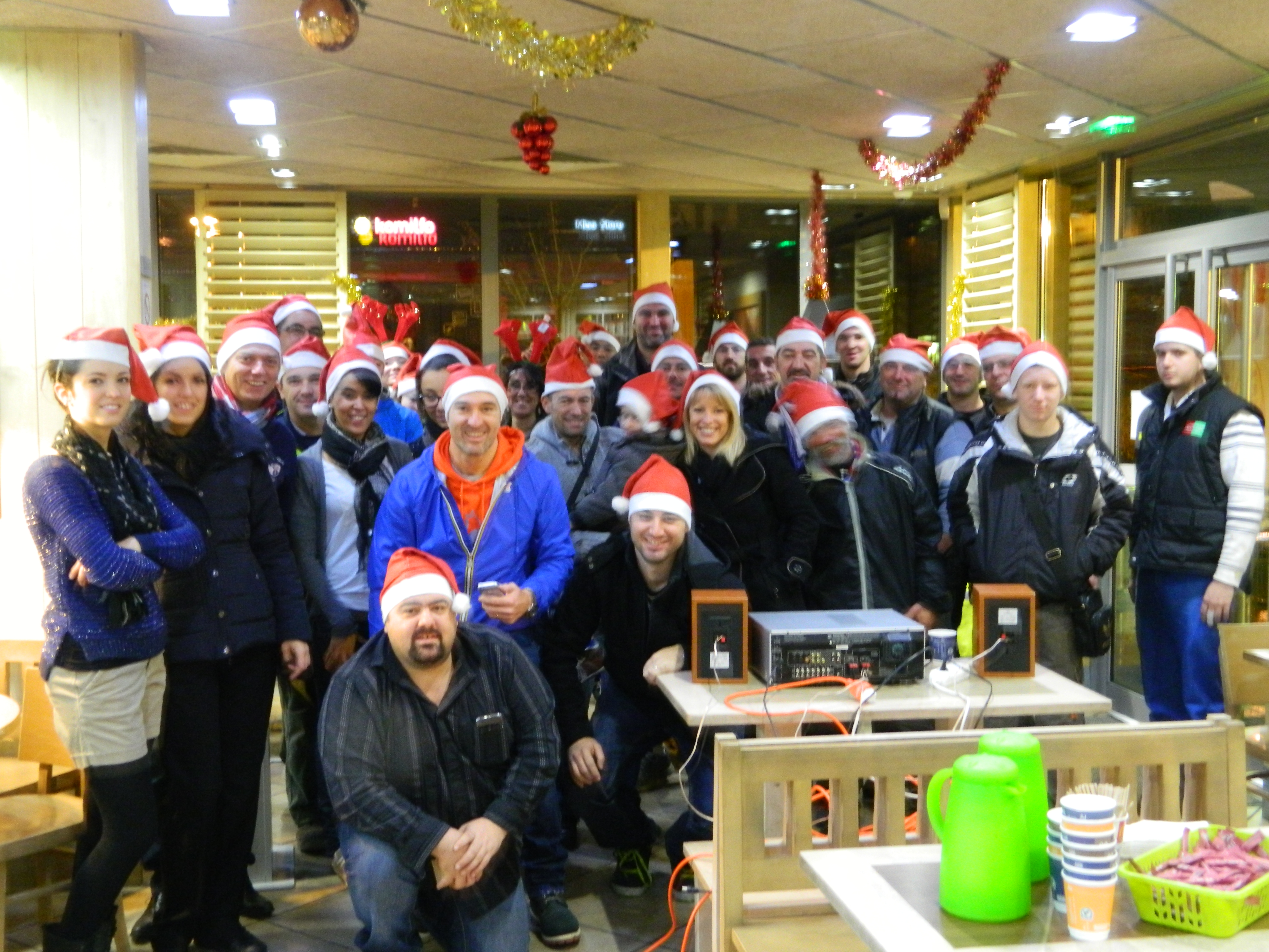 Le vendredi matin, l'équipe avait posé ses valises au Mac-Do de La Tour du Pin. Les premiers auditeurs sont arrivés dès 6h!