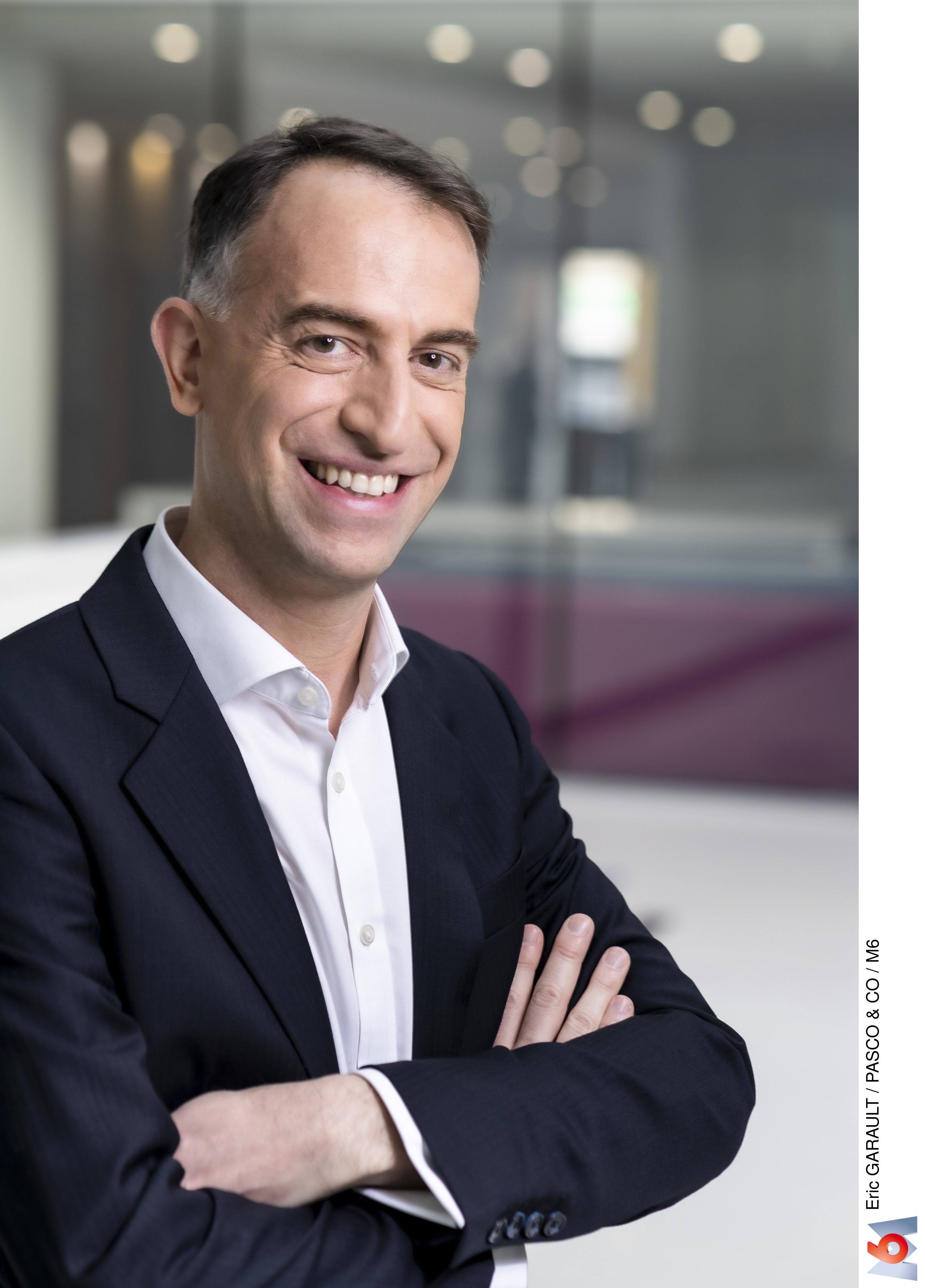 Optimiste, Tristan Jurgensen dessine les contours de la radio de demain, un média qui reste encore d'une prodigieuse modernité. © Éric Garrault / Pasco & CO / M6.