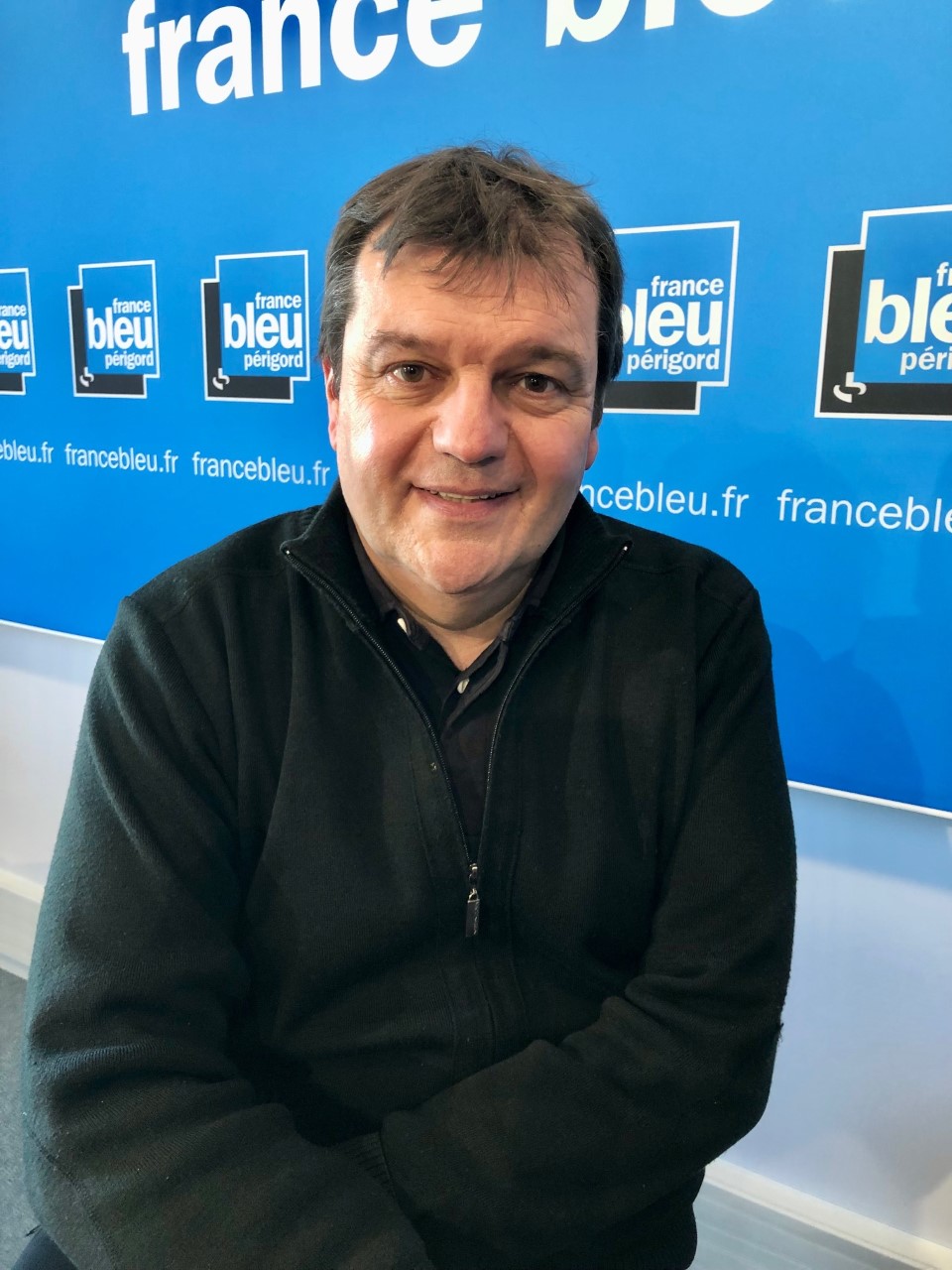 Henri Stassinet, dirige France Bleu Périgord, une station du réseau local de Radio France les plus écoutées de France