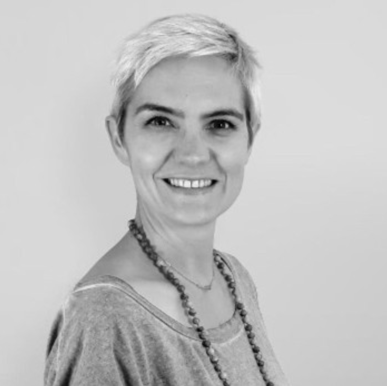 Frédérique Vey, responsable de l’agence de communication Activ Médias, la régie publicitaire d'Activ Radio / Lyon 1ère dans la Loire et le Rhône.