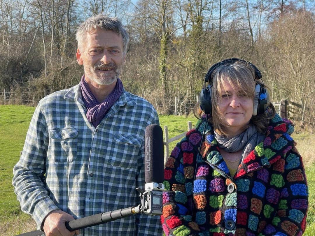 Sarah Denis (à droite) accompagnée de Christophe Lecuyer, sur l'enregistrement du podcast Champs Libres. Photo © Stéphane Marchand