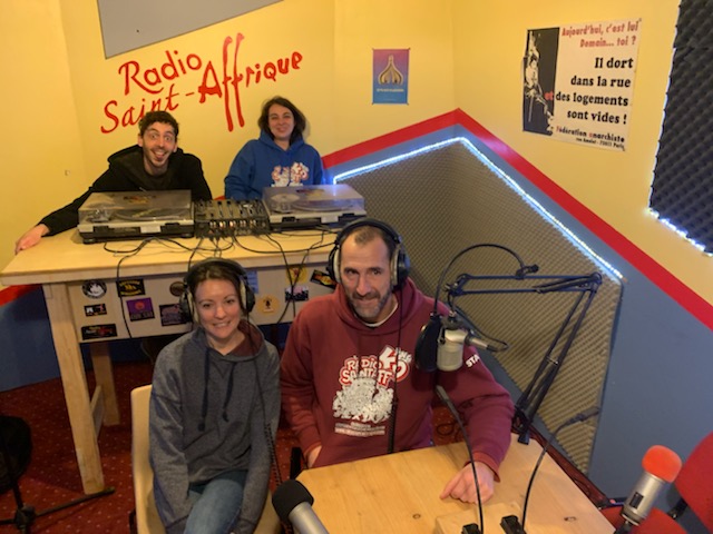 En compagnie de Franck, Émeline et Alex, Audrey Barat (au premier plan à gauche) est prête à accueillir de nouveaux stagiaires. © Radio Saint-Affrique.