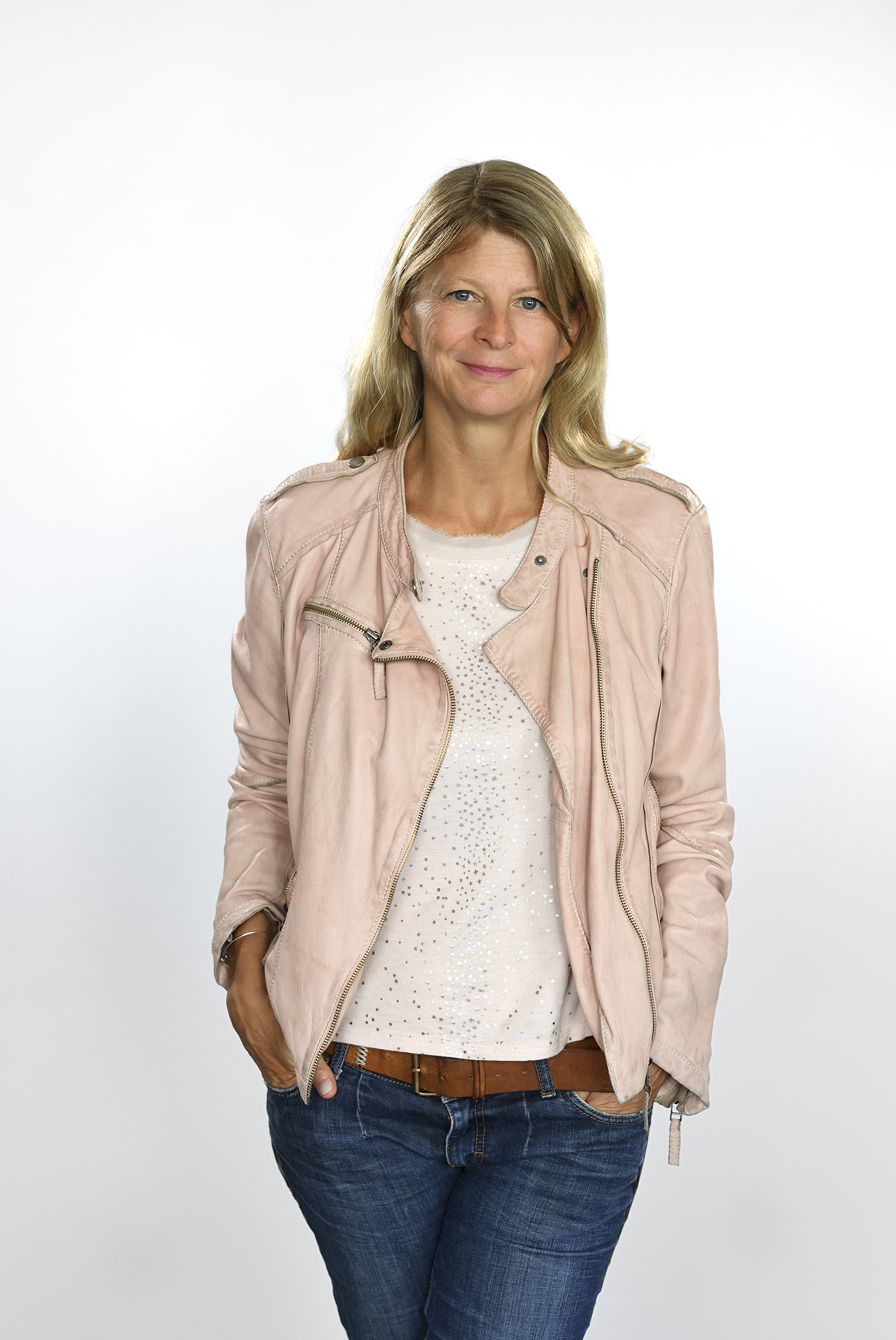 Sonia Kronlund est la productrice de l’émission Les Pieds sur terre, diffusée sur France Culture depuis 2002. Photo © Radio France / Christophe Abramowitz.