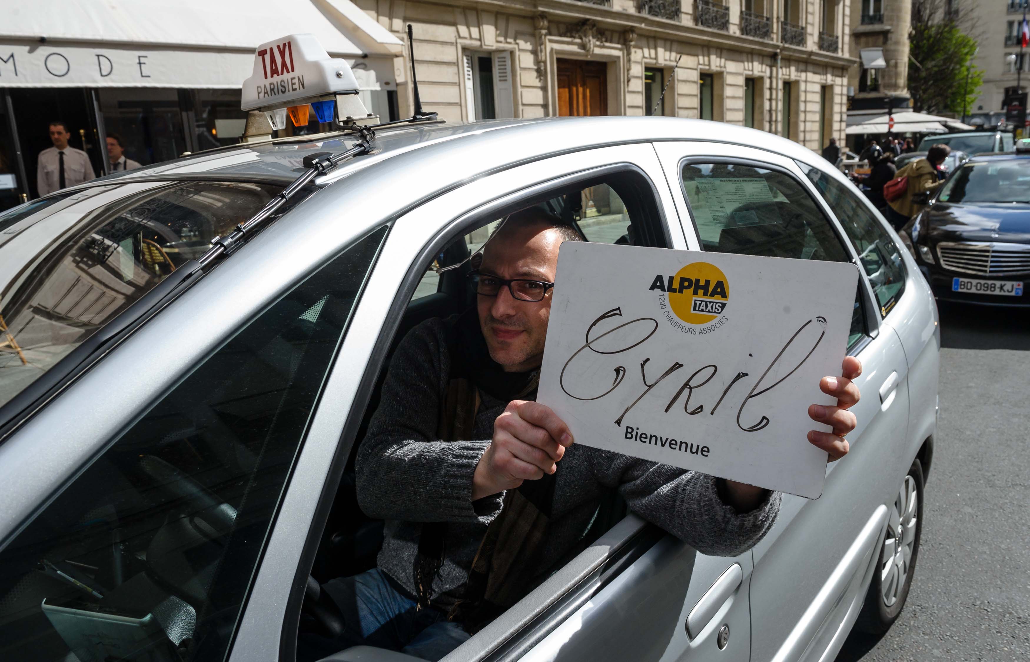 Plus de 200 taxis devant Europe 1