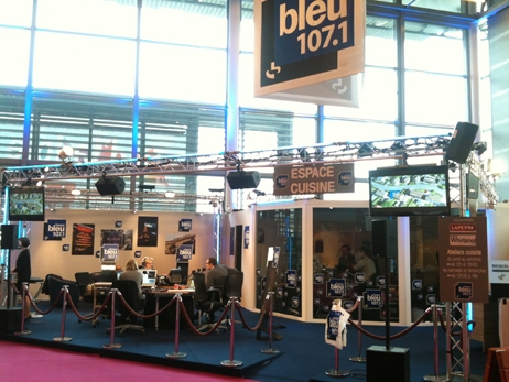Le studio de France Bleu 107.1 à la Foire de Paris en 2013  © Radio France