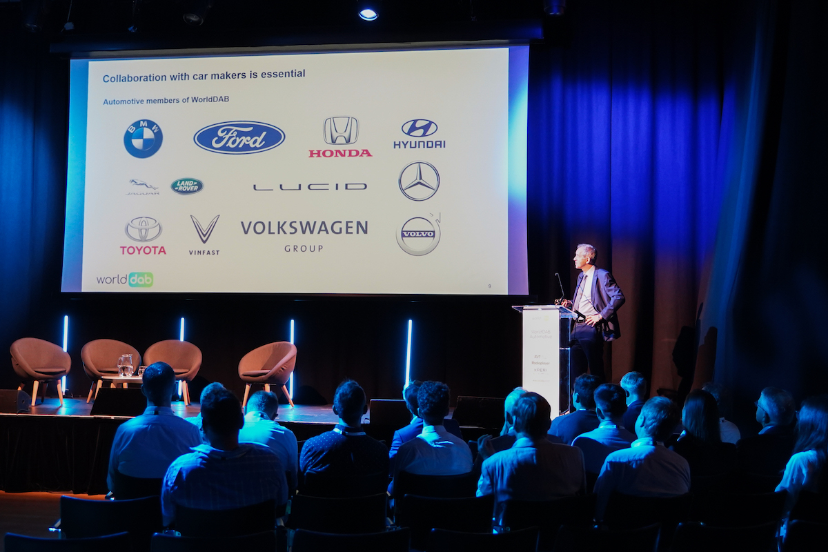 Le président de WorldDAB, Patrick Hannon, s'exprimant lors du WorldDAB Automotive 2022 à Londres, le 23 juin dernier © WorldDAB