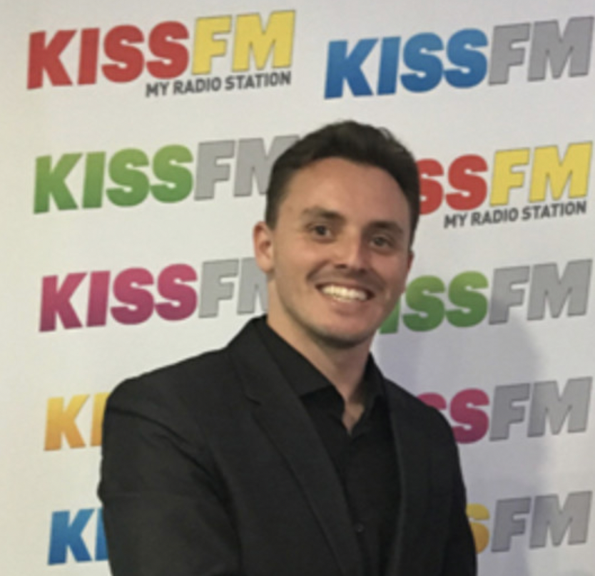 Nicolas Sellem est le chef de publicité pour Kiss FM, la célèbre radio de la Côte d'Azur.