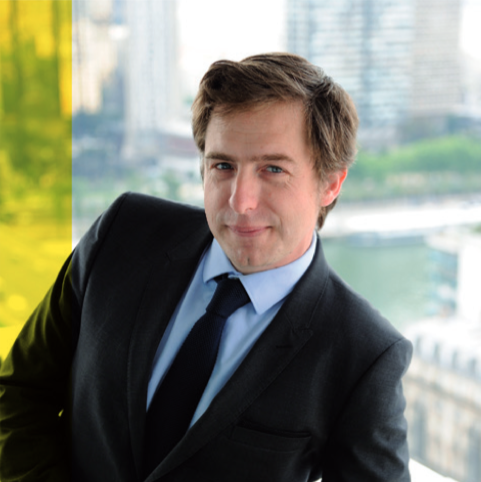 Jean-Mathieu Pernin présente "Les informés de France Info" chaque soir à 20h afin de provoquer le et les débats autour de l'actualité