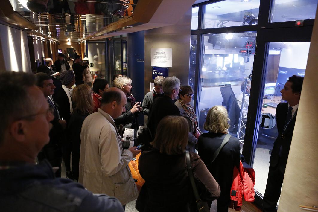 La radio, comme ici Europe 1, suscite toujours autant la curiosité des auditeurs