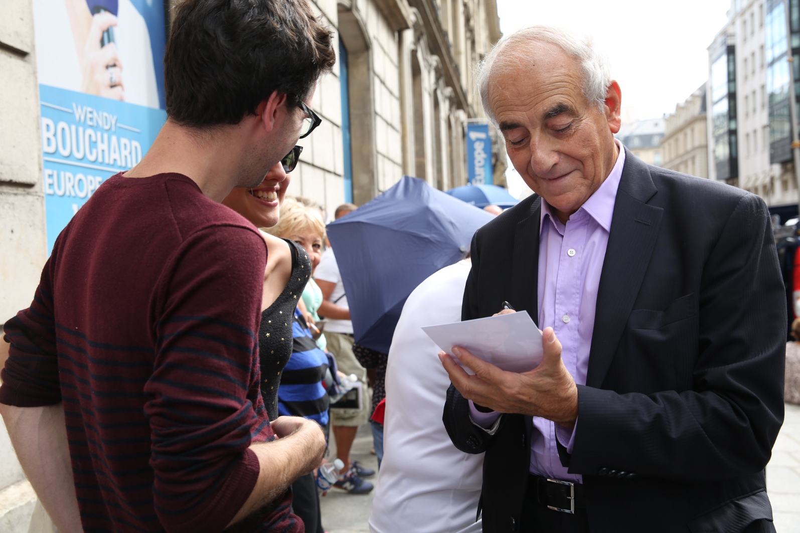 Comme chaque année, Jean-Pierre Elkabbach a signé lui aussi quelques autographes
