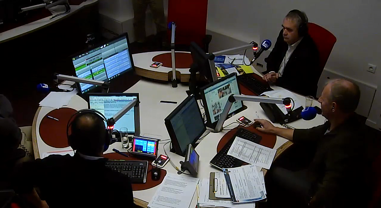 Claude Esclatine, directeur du réseau national France Bleu, avait tenu ce matin à faire le déplacement dans les nouveaux studios de France Bleu Béarn