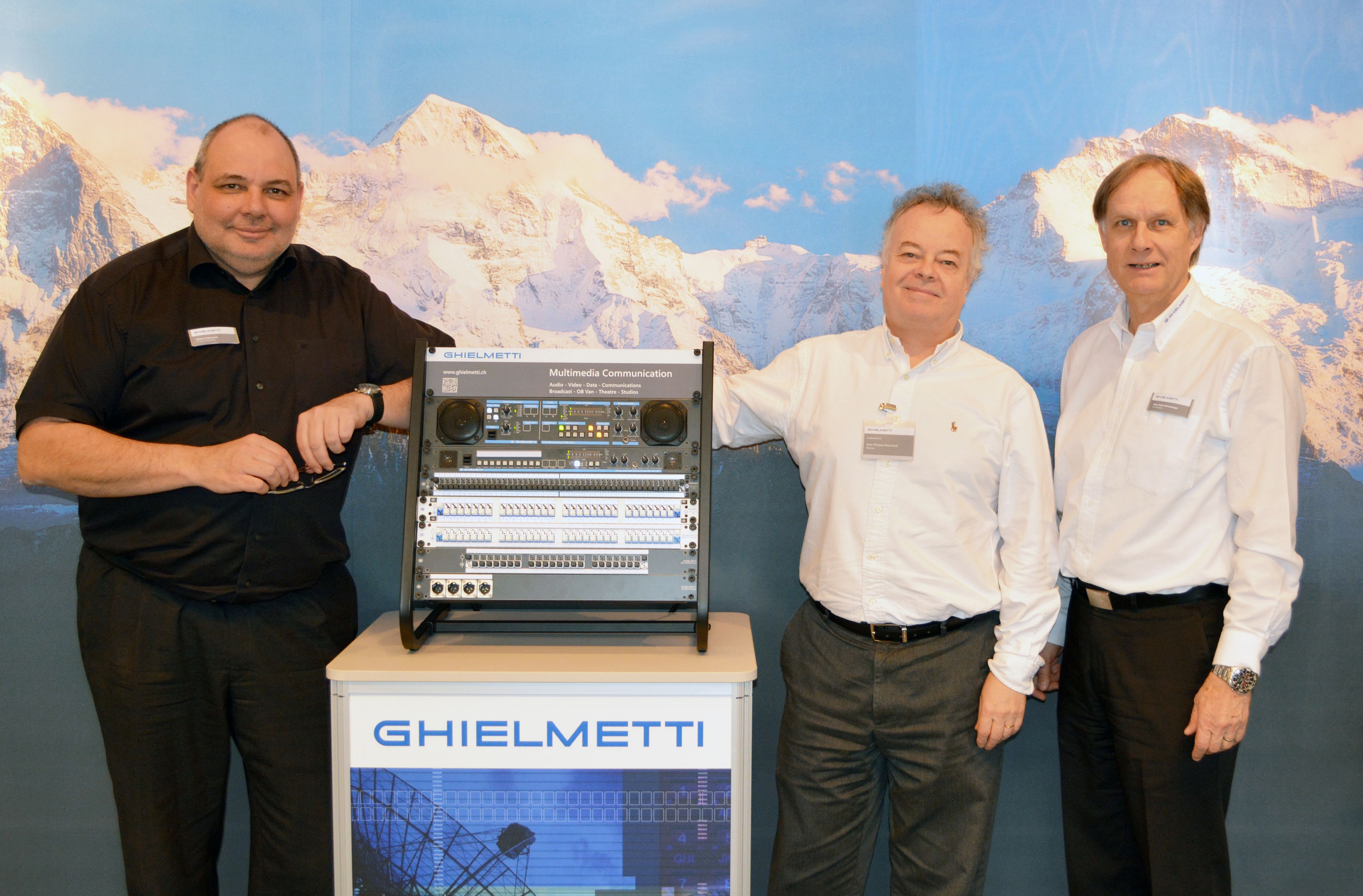 Robert Habersaat, responsable des ventes et du marketing à Ghielmetti AG, Jean-Philippe Blanchard, directeur Broadcast à Audiopole et Hans-Peter Schwaninger, le patron de  Ghielmetti AG