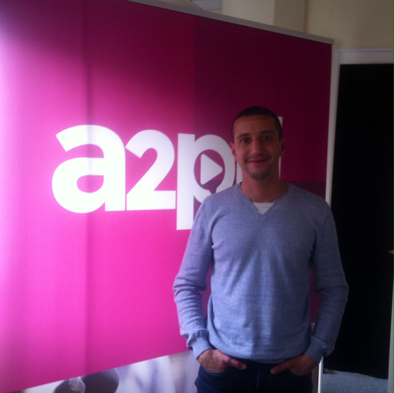 Le sympathique et passionné Reyda Messaoudi produit une douzaine de chroniques par semaine pour l'A2PRL dont le podcast hebdomadaire de La Lettre Pro de la Radio