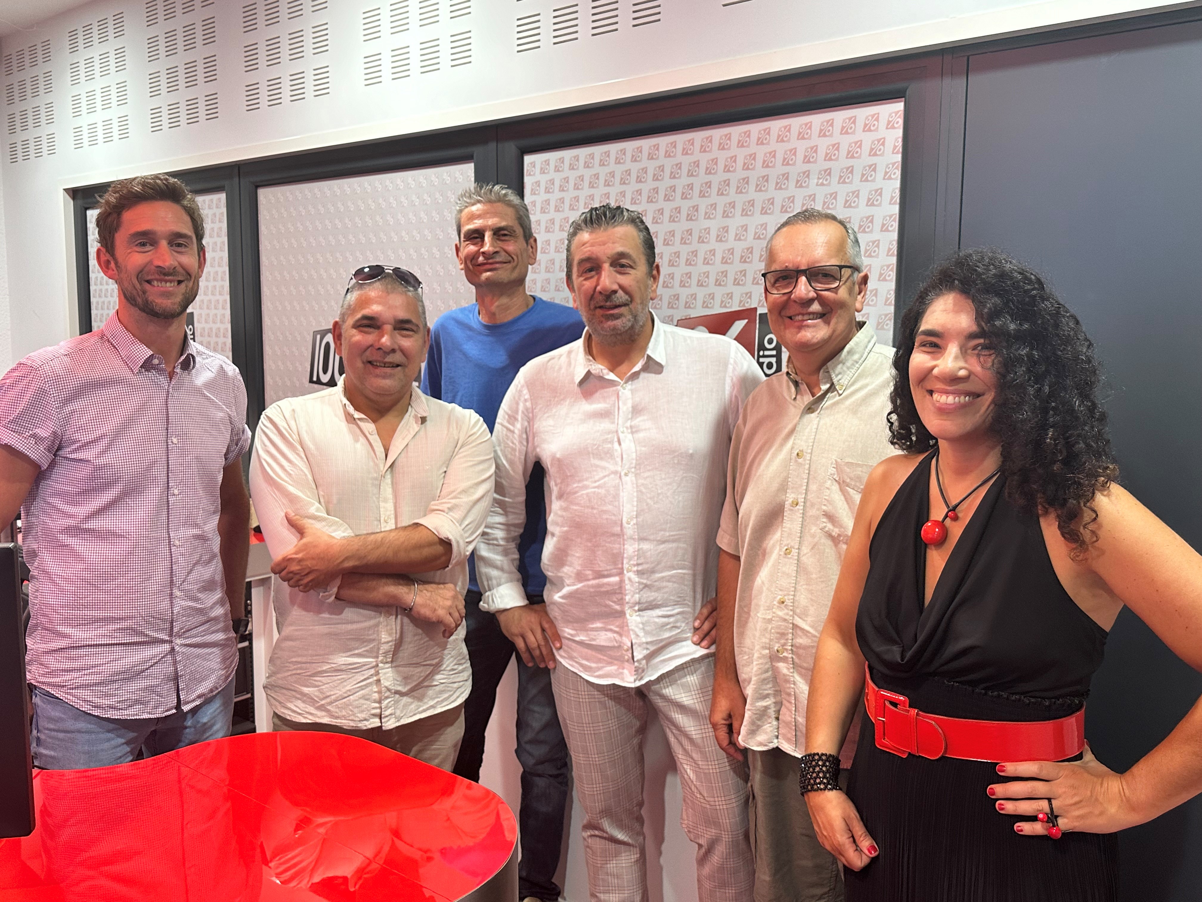 Bonne humeur toute la journée avec l'équipe d'animation. © 100% Radio.