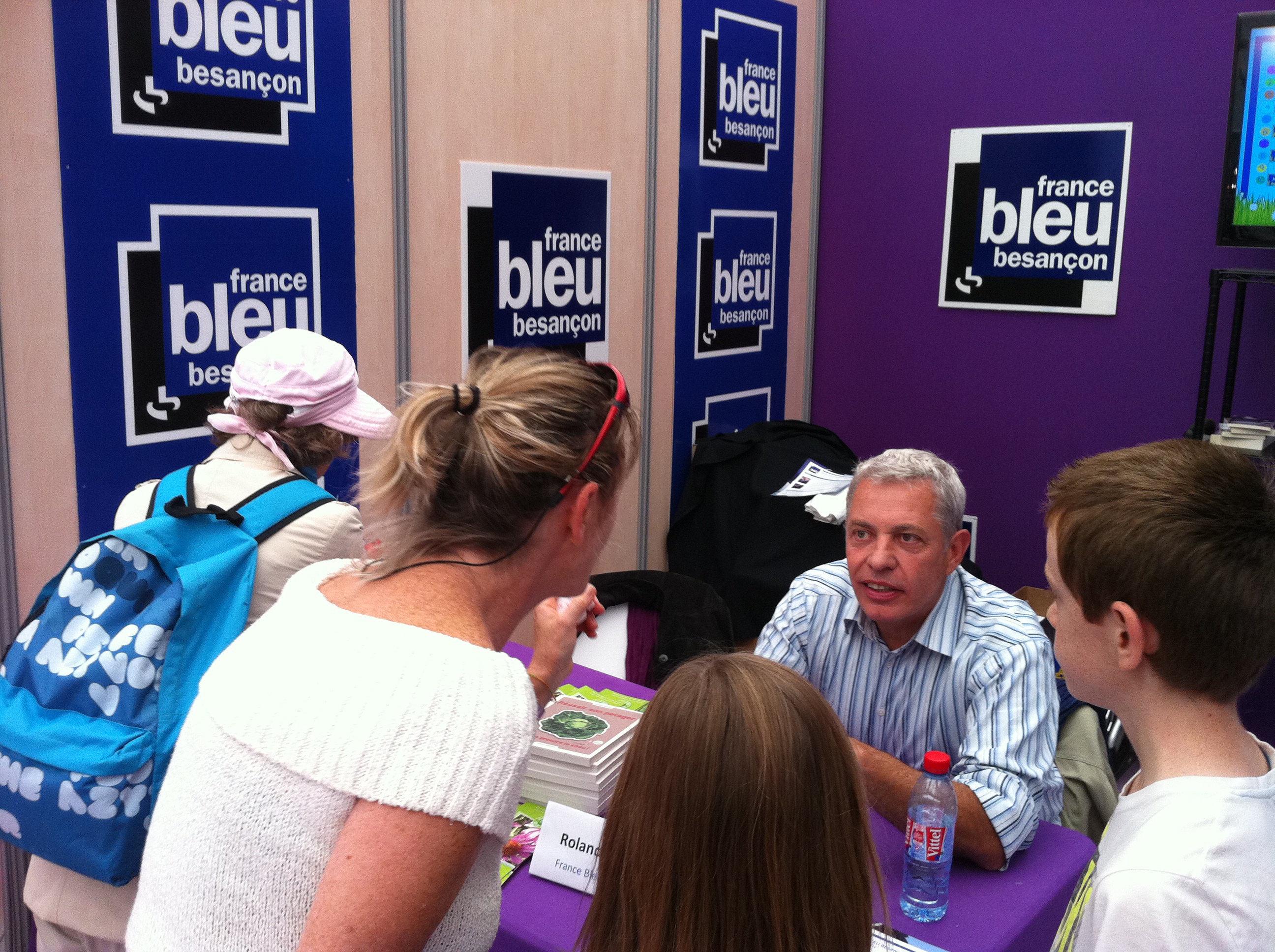 Roland est un homme de la terre : il aime naturellement les auditeurs. C'est aussi une des raisons de son succès sur France Bleu