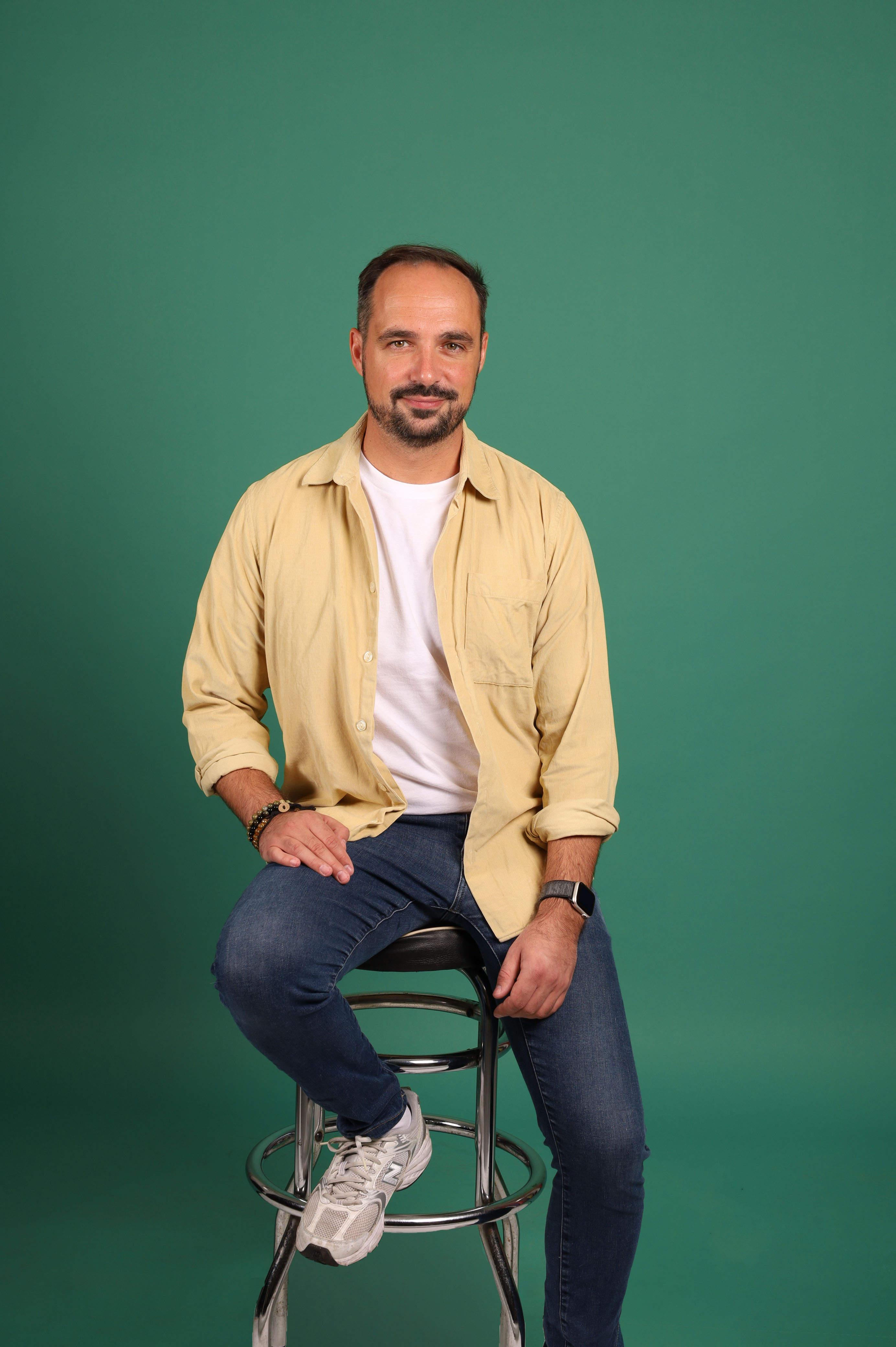 Passionné par les médias et l’actualité depuis l’enfance, Vincent Soulet a géré les matinales des plus grandes radios en France depuis plus de 20 ans. En 2022, il a créé Yello Agency. Objectif : coacher les talents et optimiser leurs contenus.