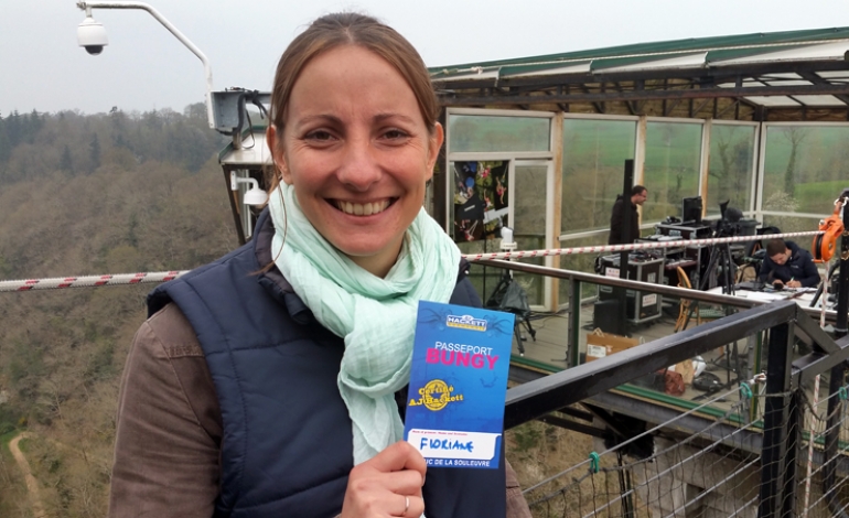 Tendance Ouest : une journaliste saute en direct d'un viaduc 