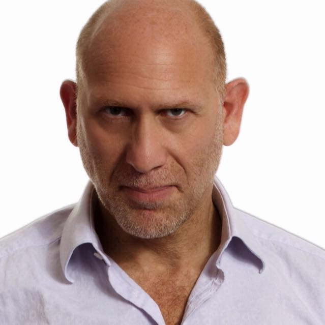 Jean-Philippe Denac obtient un record d'audience sur une vague molle. Forcément, ça le rend joyeux.