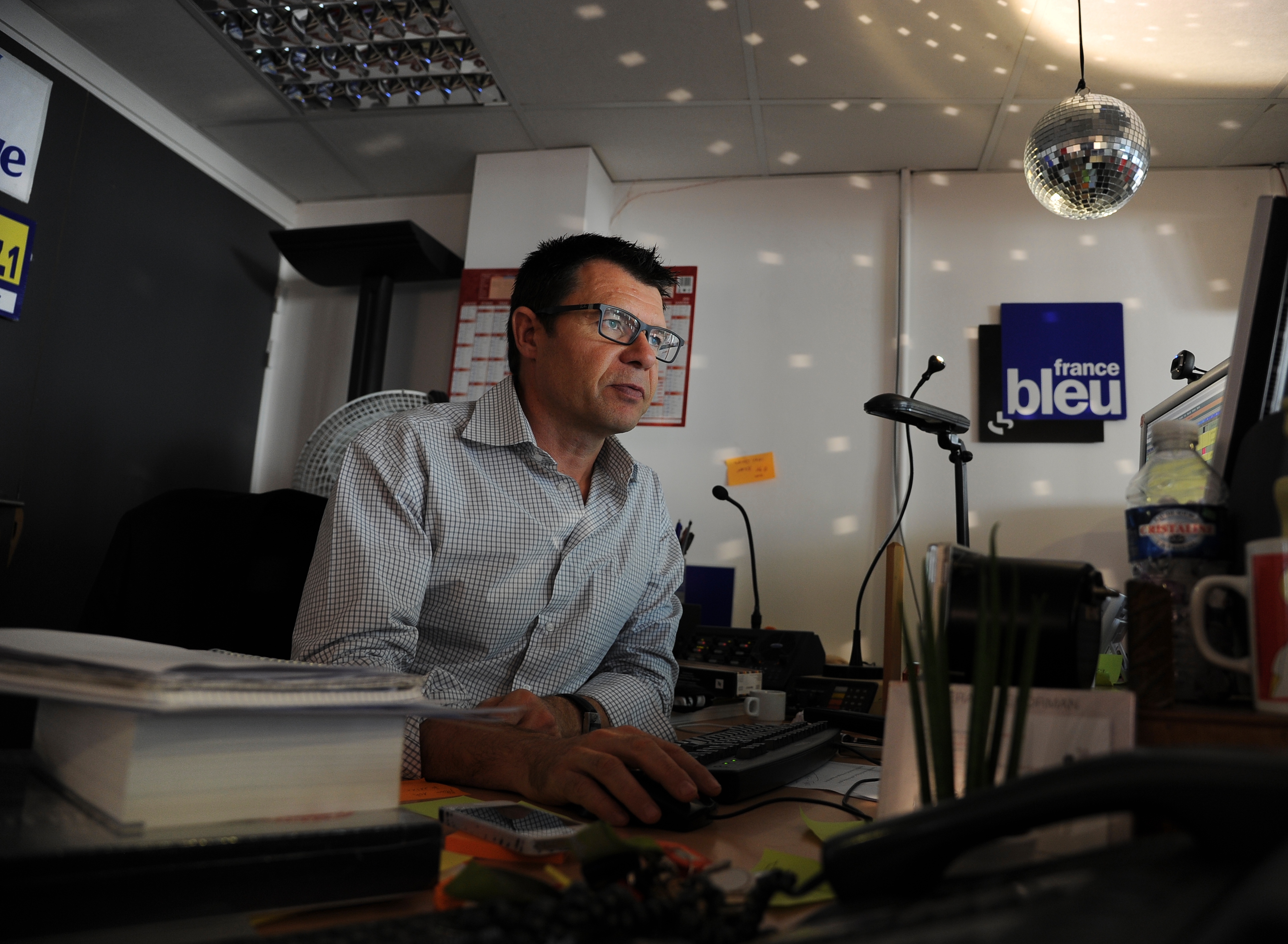 Pour Christian Denis-le-Sève, l'informatique ne doit pas l'emporter sur l'artistique. Un petit détail dans son bureau en témoigne assez clairement.