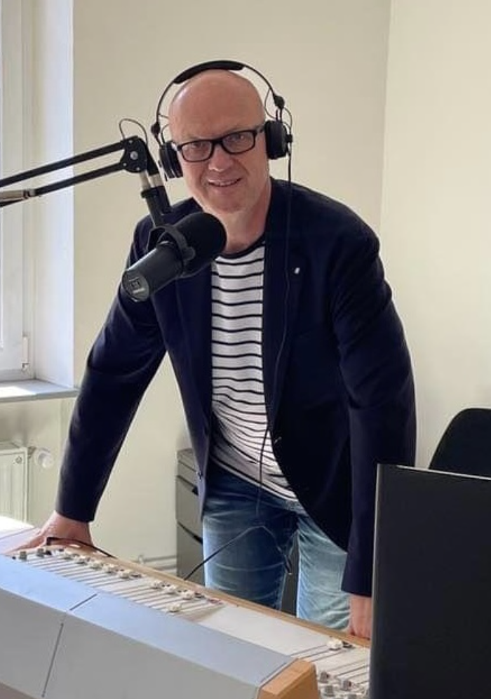 Pour ces fêtes de fin d'année, Franck Jehl lance Azur Noël en FM sur le 99.2 à Haguenau. © D.R.