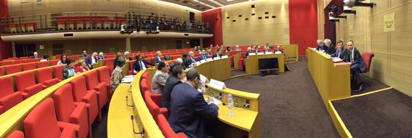 Ce matin, au Sénat, on conjugue la radio au futur © Serge Surpin