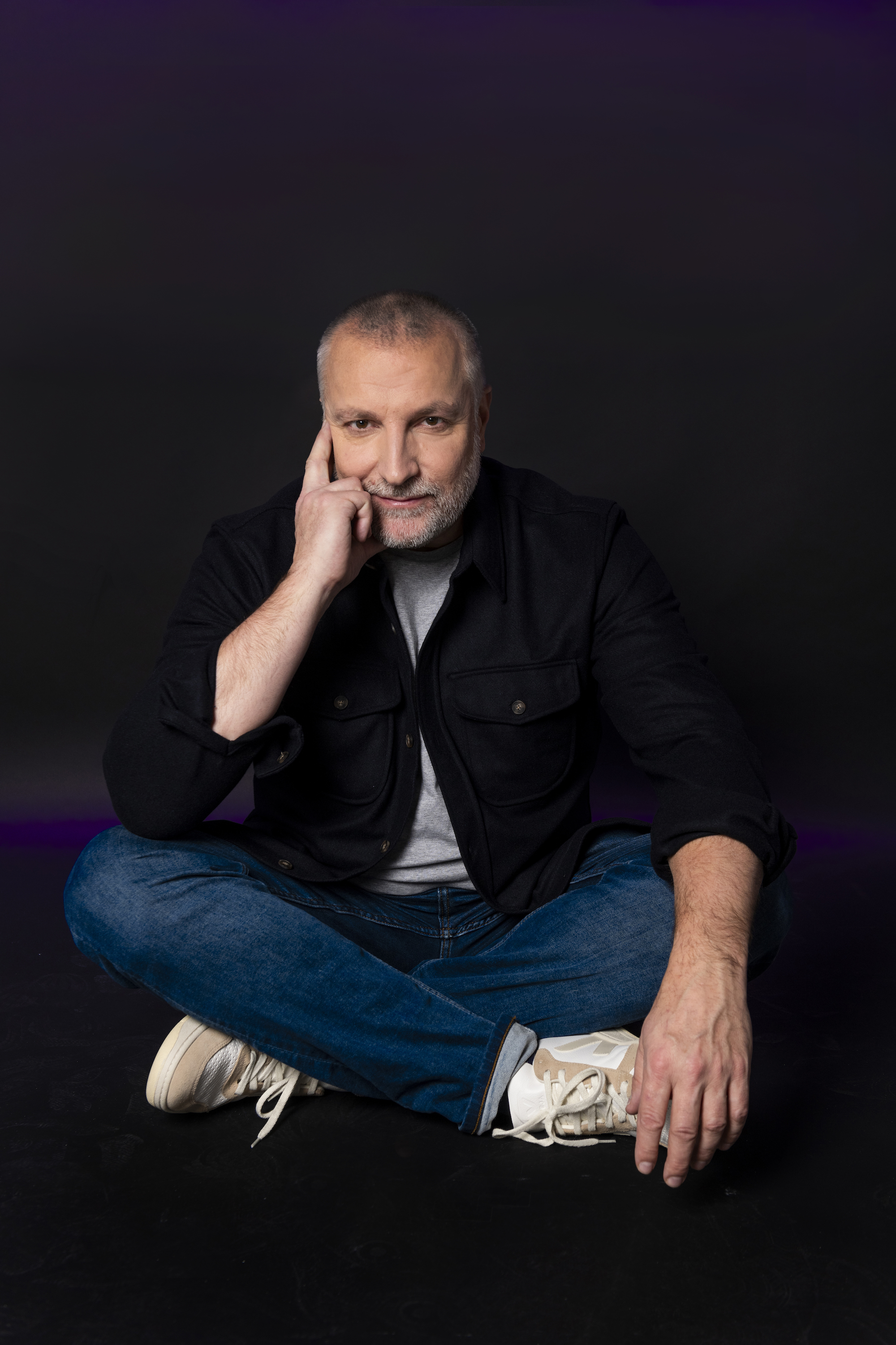 Depuis 1996, Fred Musa présente Planète Rap chaque soir sur Skyrock. © Léo Delay.