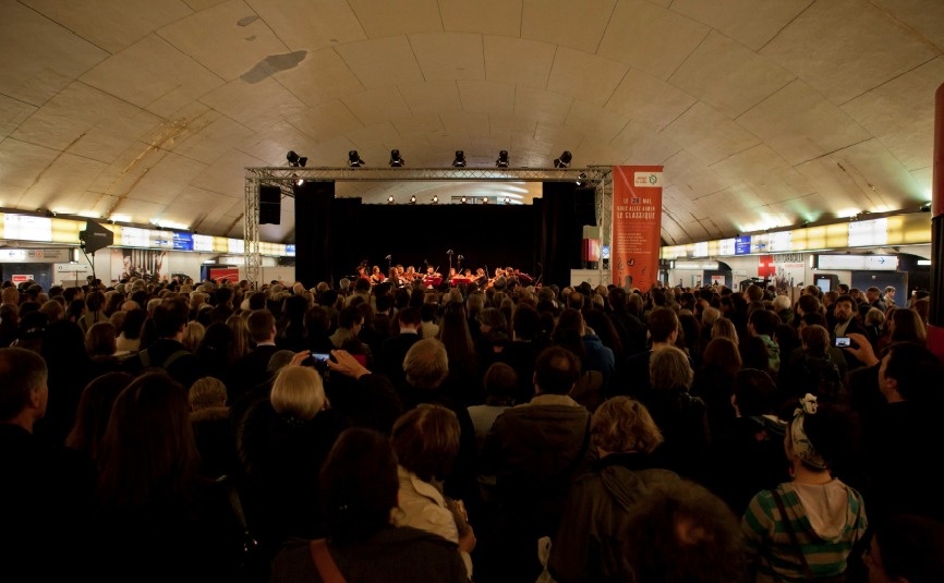 En mai dernier, plus de 400 voyageurs de la RATP avaient applaudi un concert à la station © Emmanuel Donny