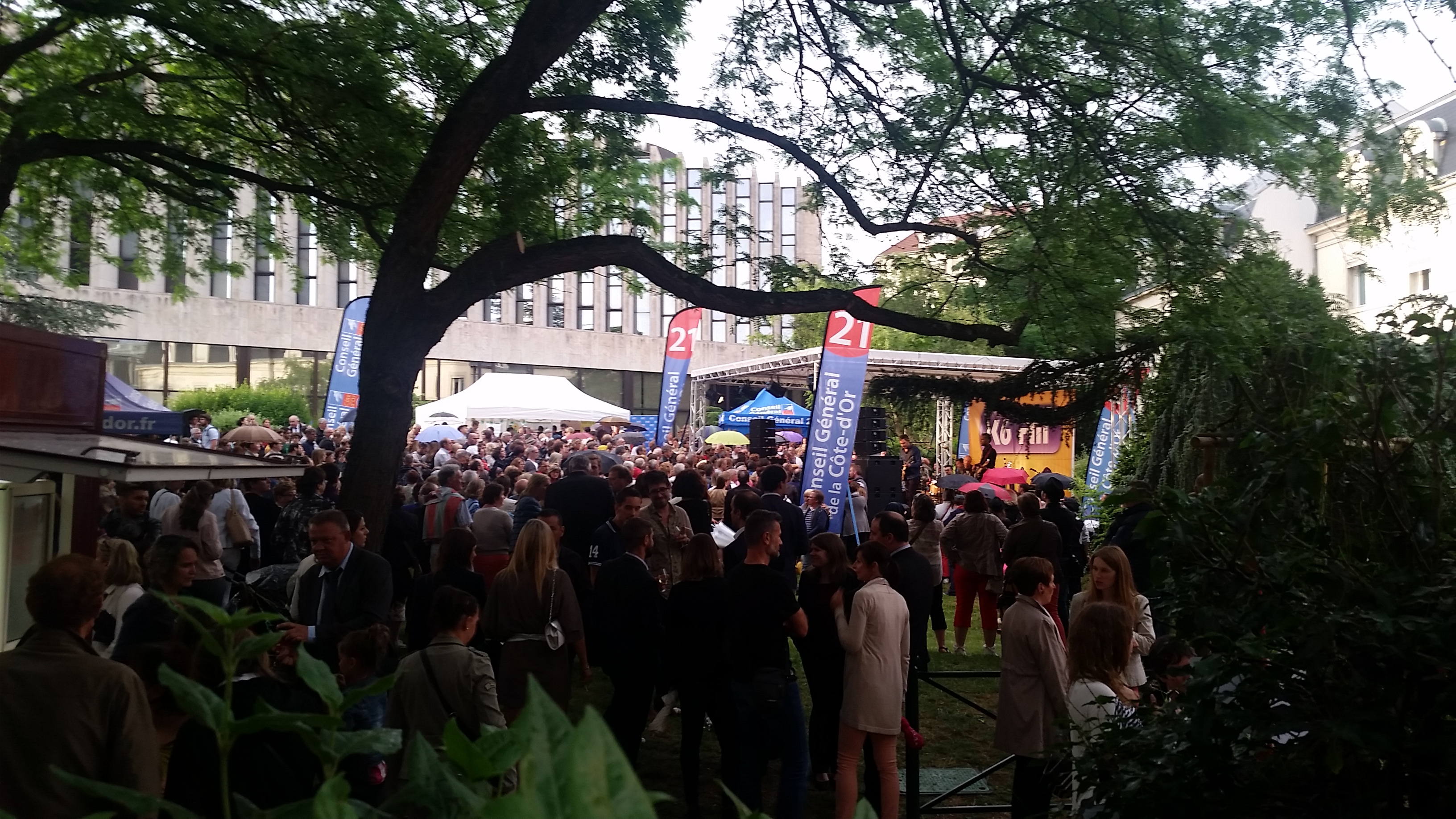 K6FM : 1 000 personnes dans les jardins du Département