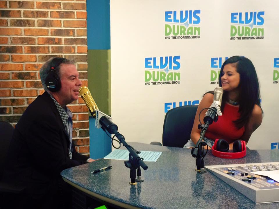 Elvis Duran ici avec Selena Gomez