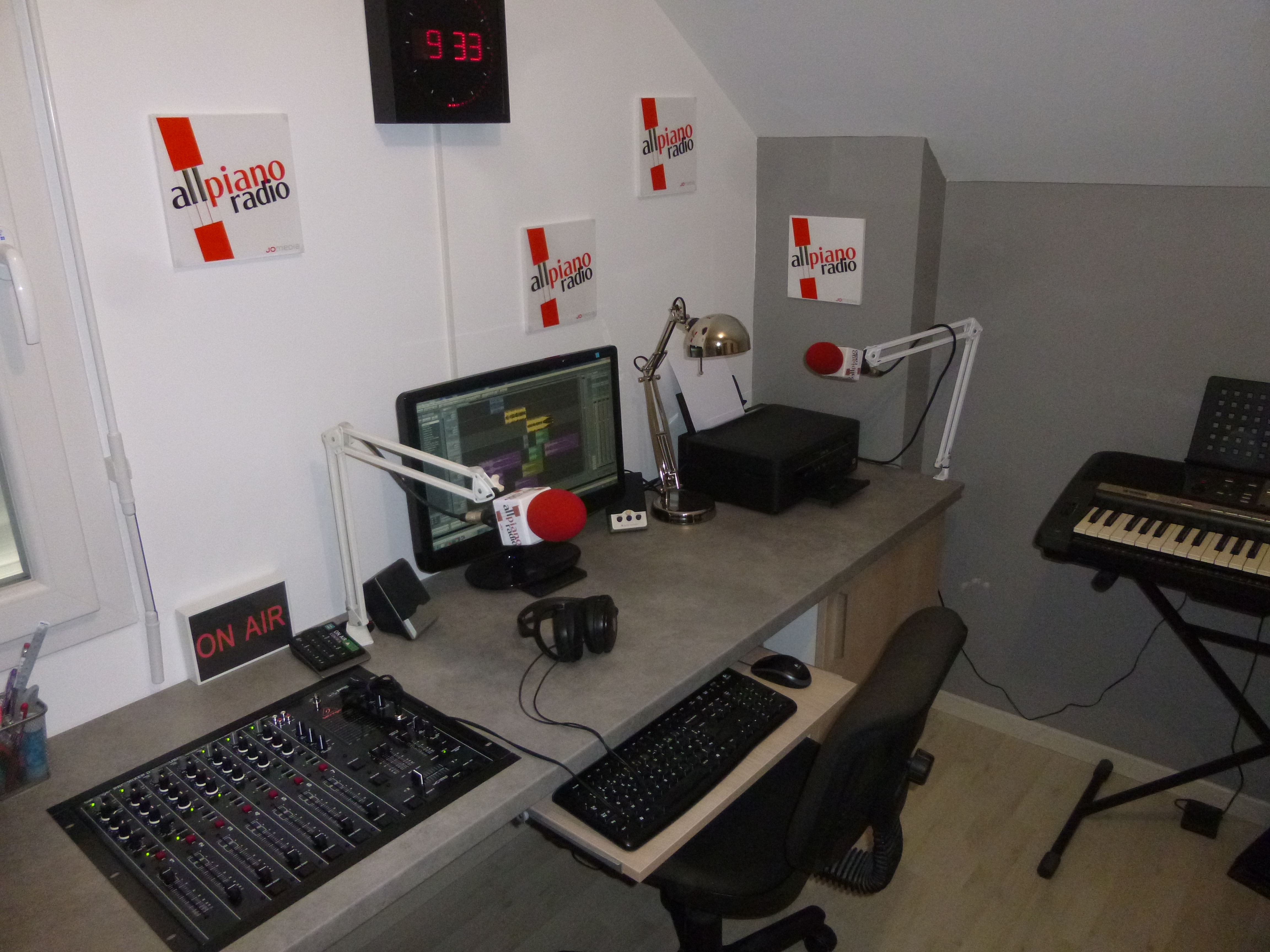 Le studio, tout simple, de la webrado All Piano Radio