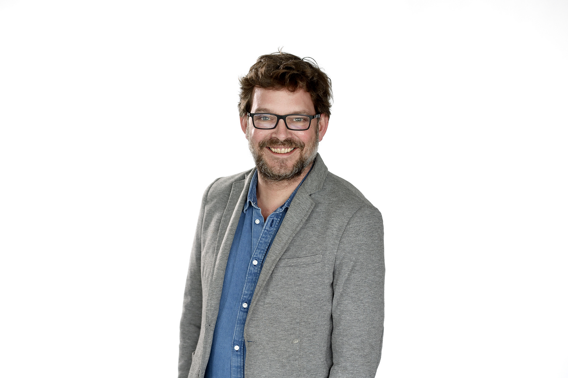 Il y a une vingtaine d'années, Baptiste Schweitzer présentait le journal de France Bleu Alsace en allemand, sur les ondes moyennes. © Christophe Abramowitz / Radio France.