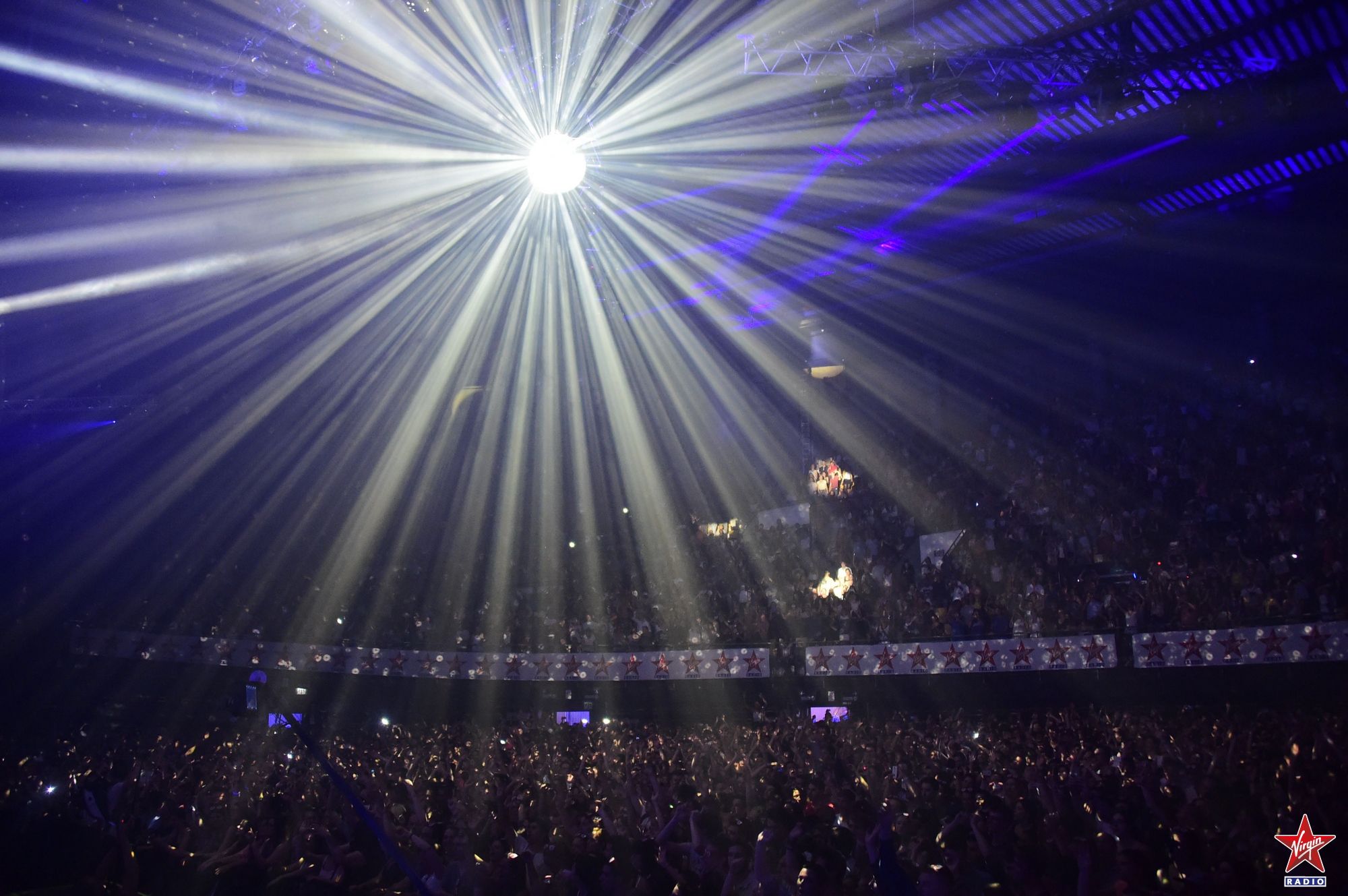 La veille, le Zénith de Lille était plein à craquer et littéralement bouillant pour la soirée ElectroShock#2 © Vision by AG