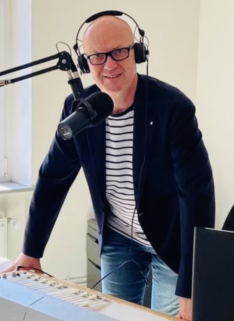 Franck Jehl est le vice-président de la CNRA, en charge des études d’audience. Il dirige également Azur FM, une des radios de catégorie A les plus écoutées de France