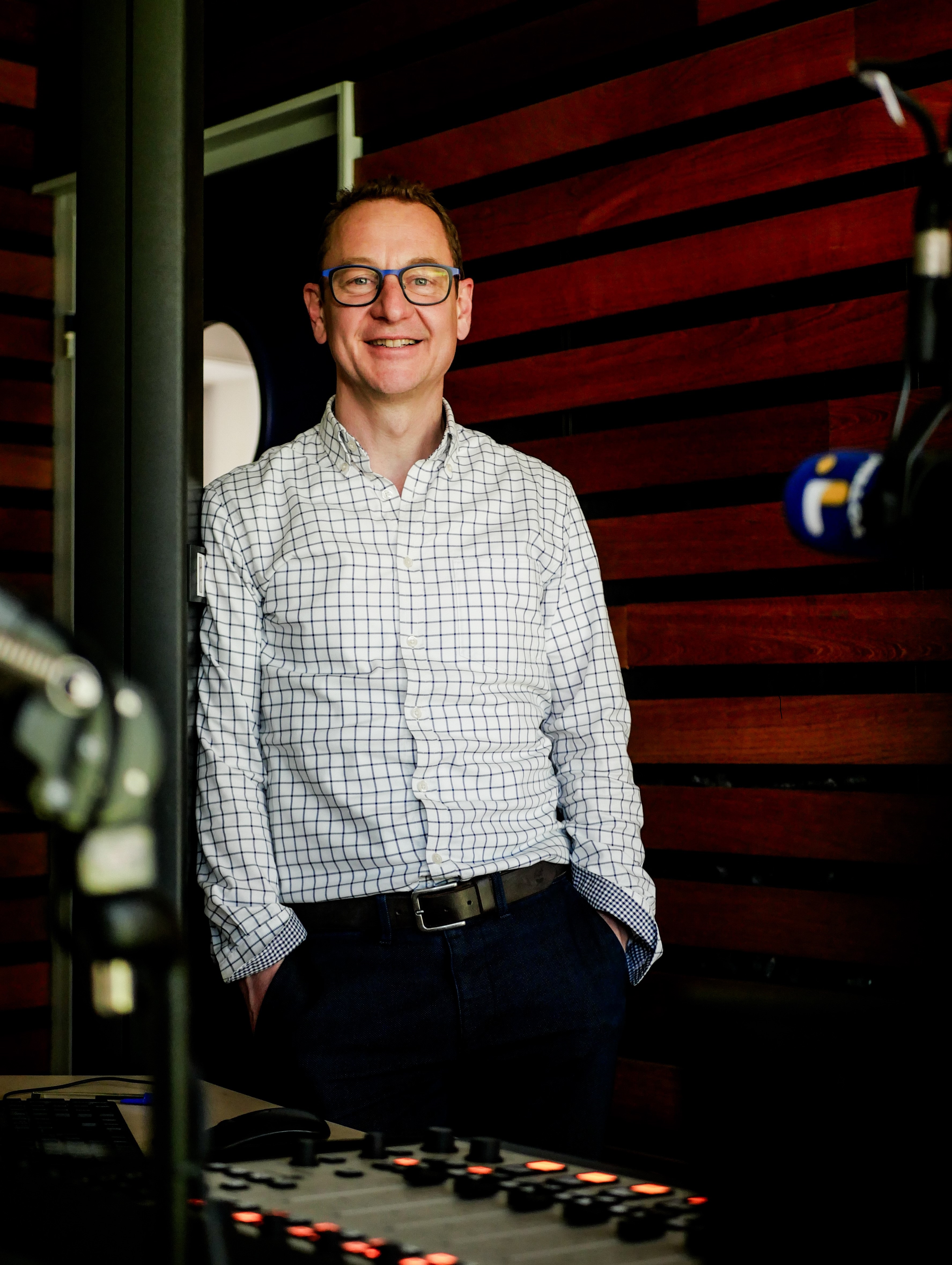Jean-Charles Virlogeux dans les studios de Radio Totem à Rodez. Il est rédacteur en chef depuis 2012. © Radio Totem.