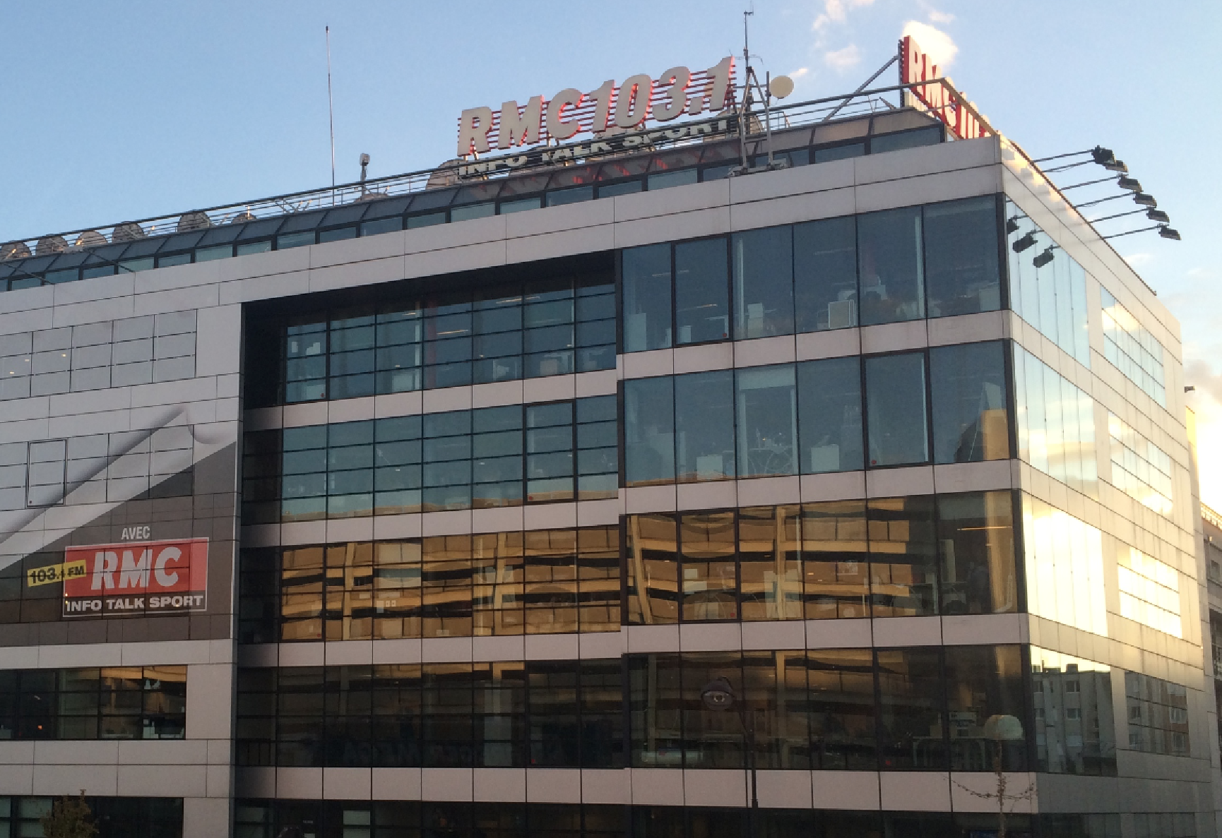 RMC devient la 2e radio en PDA en Ile-de-France