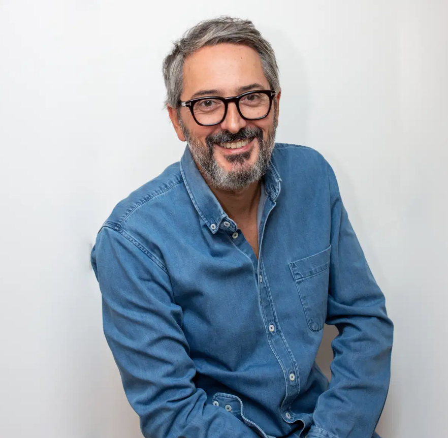 Frédéric Antelme, directeur délégué de Radio Nova depuis novembre 2023. Il revendique un travail "fidèle à la promesse". © Charlotte Vignon.