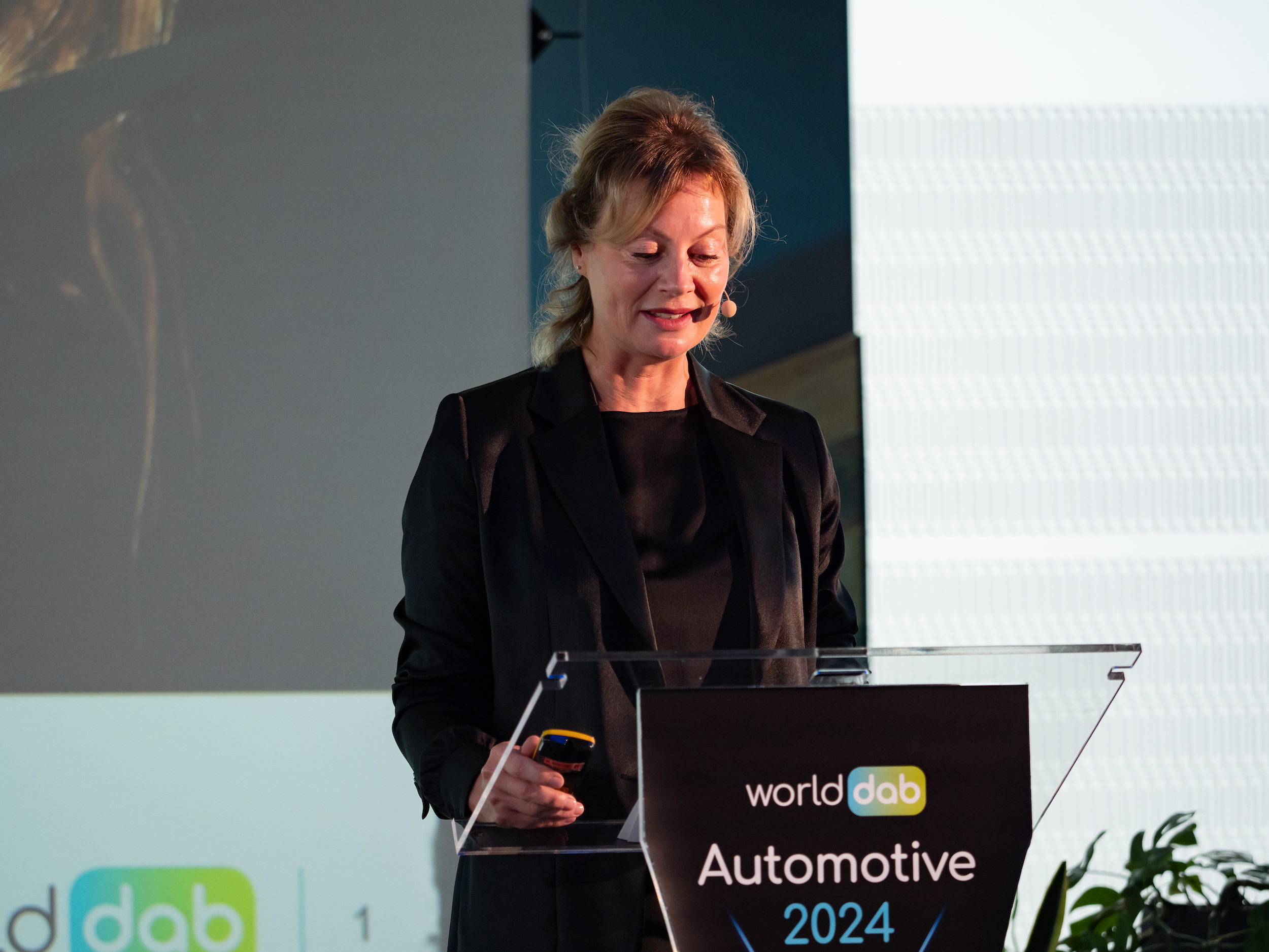 Jacqueline Bierhorst, présidente de WorldDAB au WorldDAB Automotive 2024 à Prague, en Tchéquie