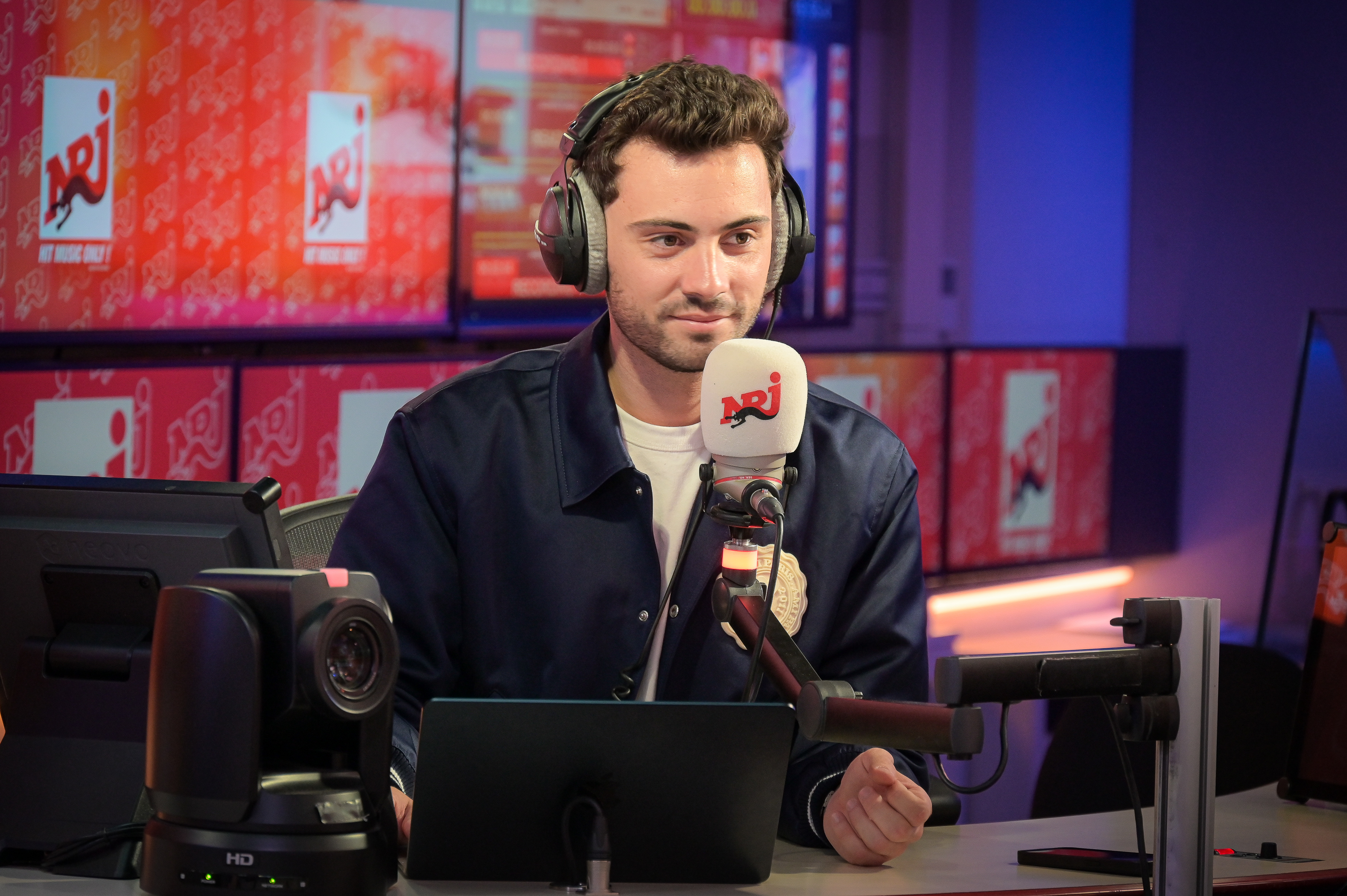 Louis Daubé, l'un des plus jeunes animateurs à NRJ. © NRJ.
