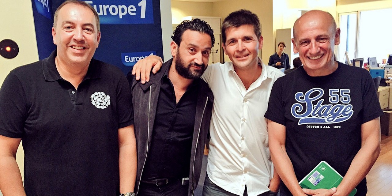 Morandini, Hanouna, Sotto et Apathie avec son tee-shirt réunis ce matin à Europe 1 © Mickaël Frison / Europe 1