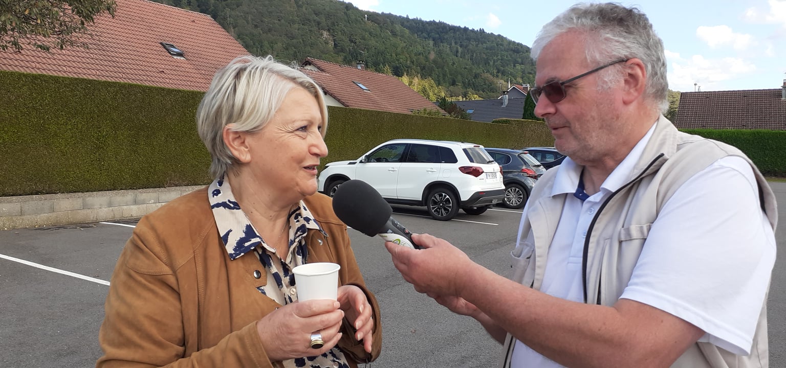 Raymond Dechez, fondateur de l'association Club Radio des Ballons, donne la parole aux acteurs du territoire. © Radio des Ballons.
