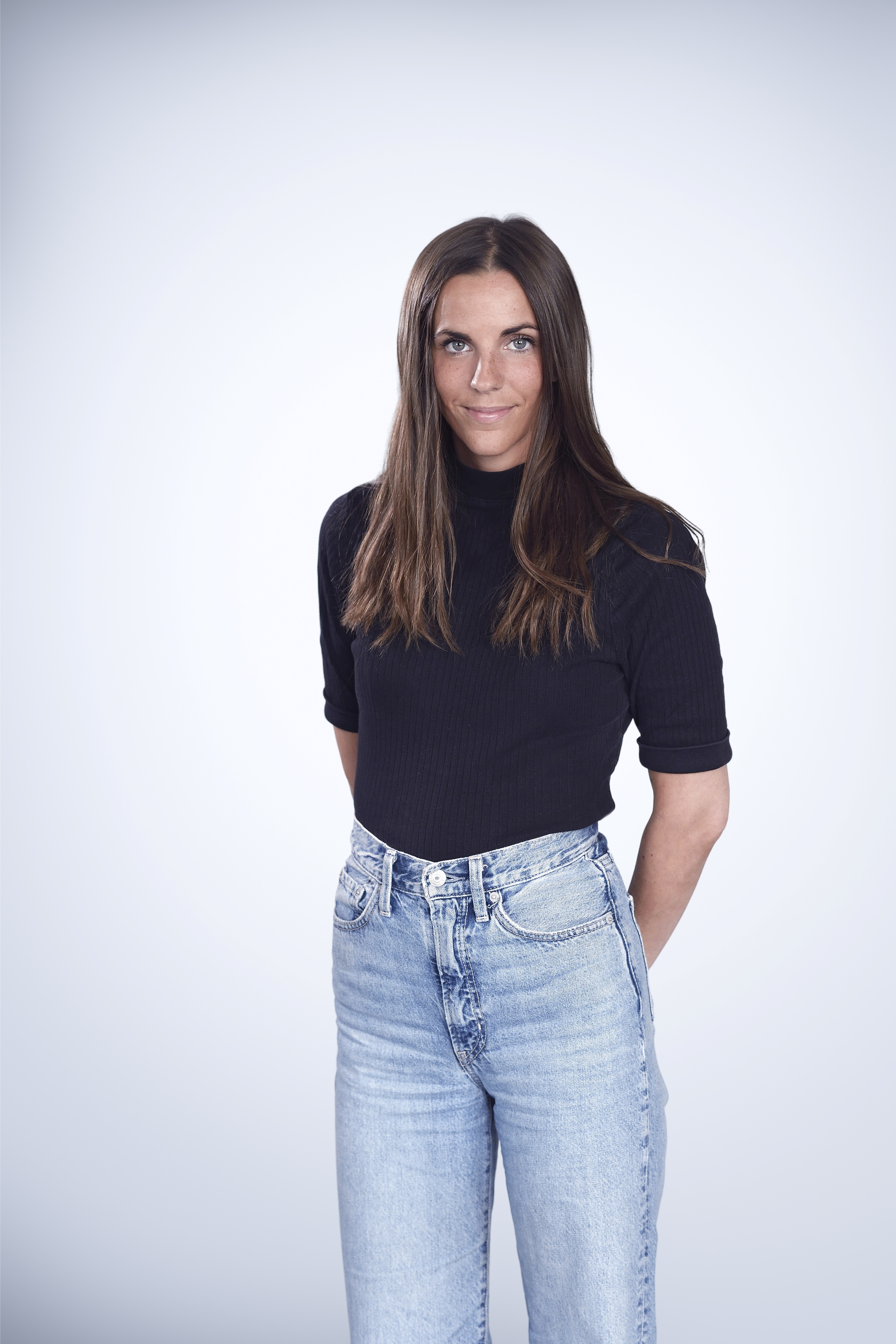 Manon Mariani, journaliste et productrice du podcast Mentionné.e. © Radio France / Christophe Abramowitz.