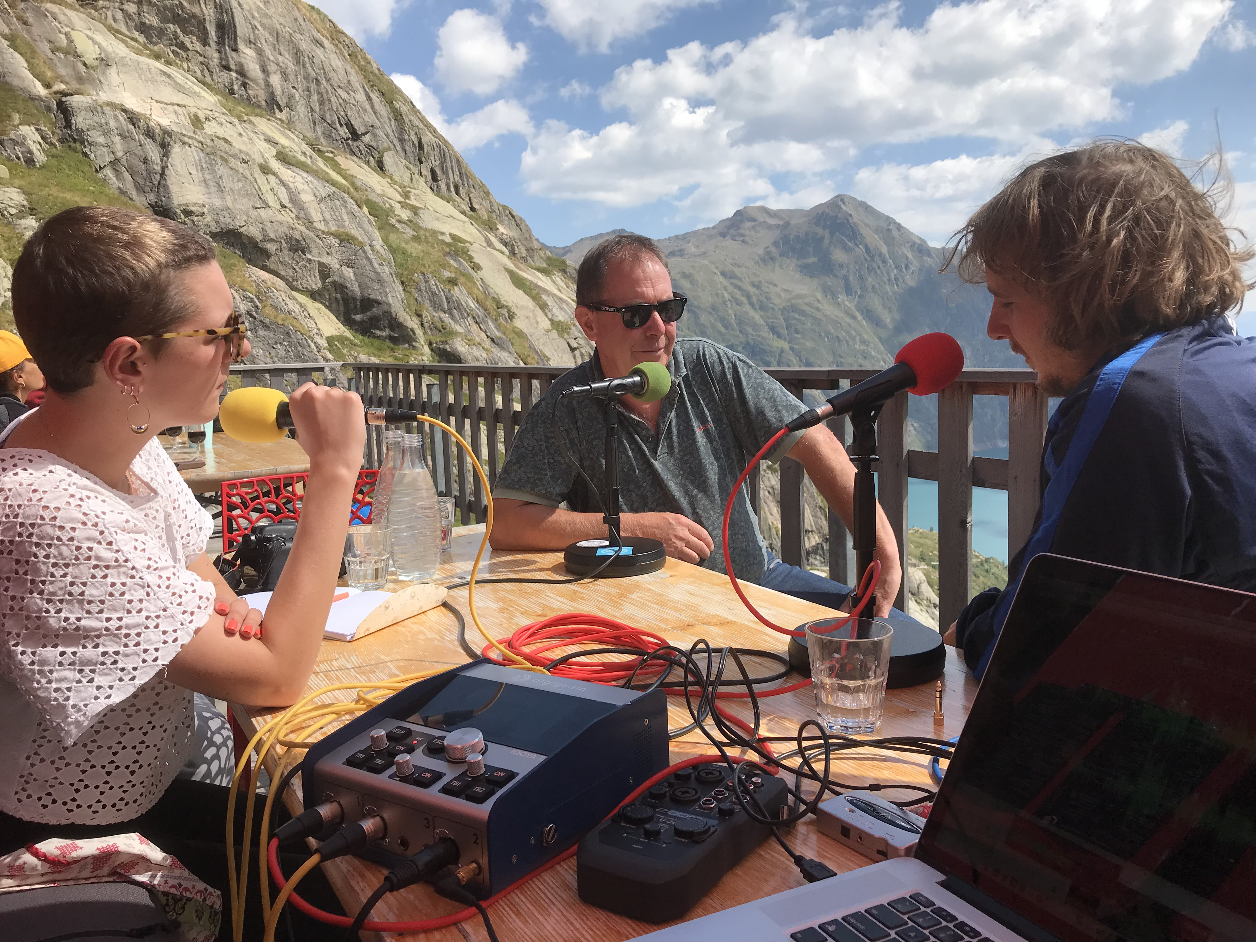 De la vallée aux sommets, les micros de Globule Radio sillonnent le territoire. © Globule Radio.