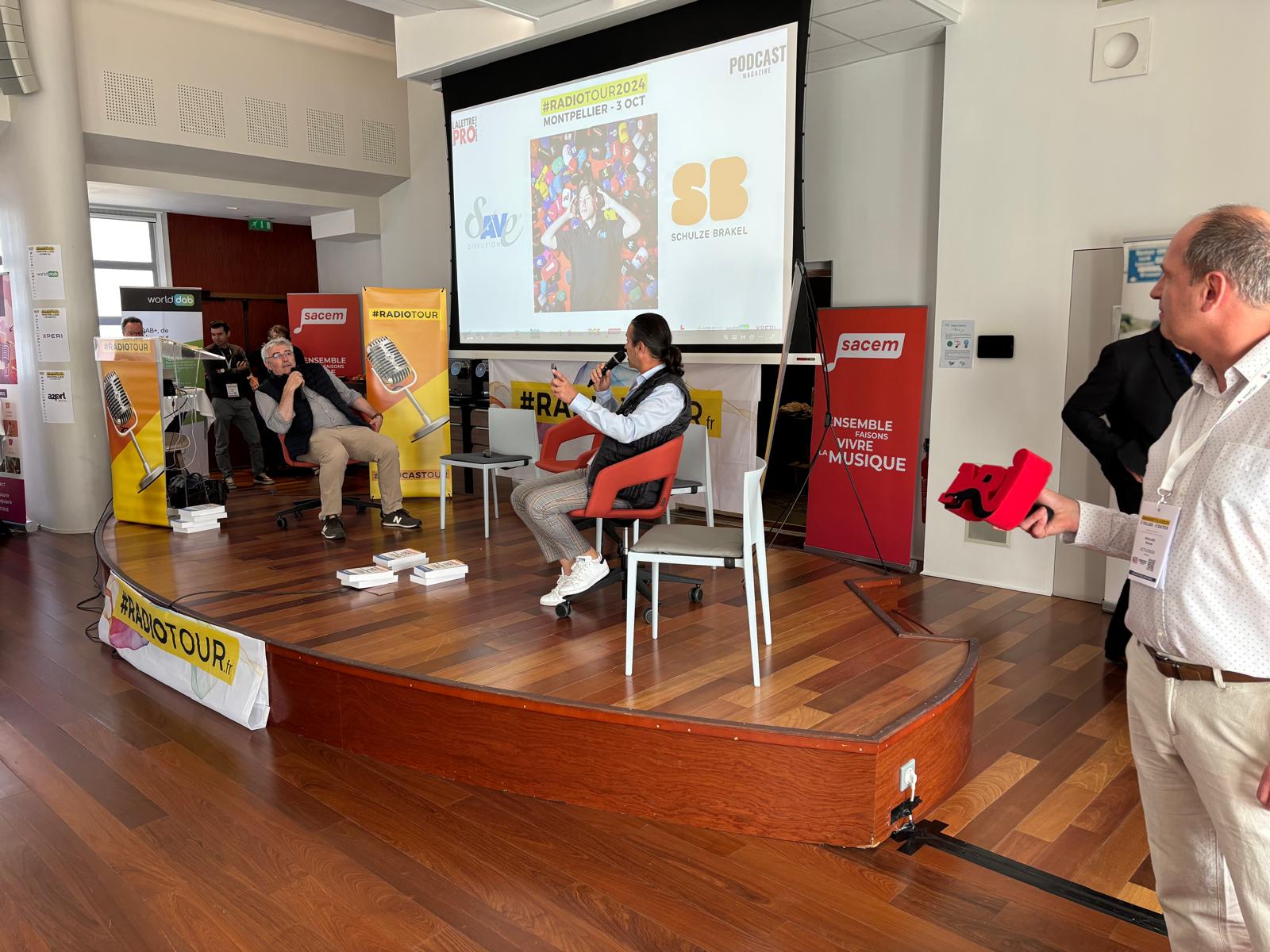 Nos partenaires ont pu présenter leurs services et leurs produits les plus appréciés par les radios. Parmi eux, Paul Guibouret de SAVE Diiffusion a évoqué le rôle toujours très pertinent des bonnettes !