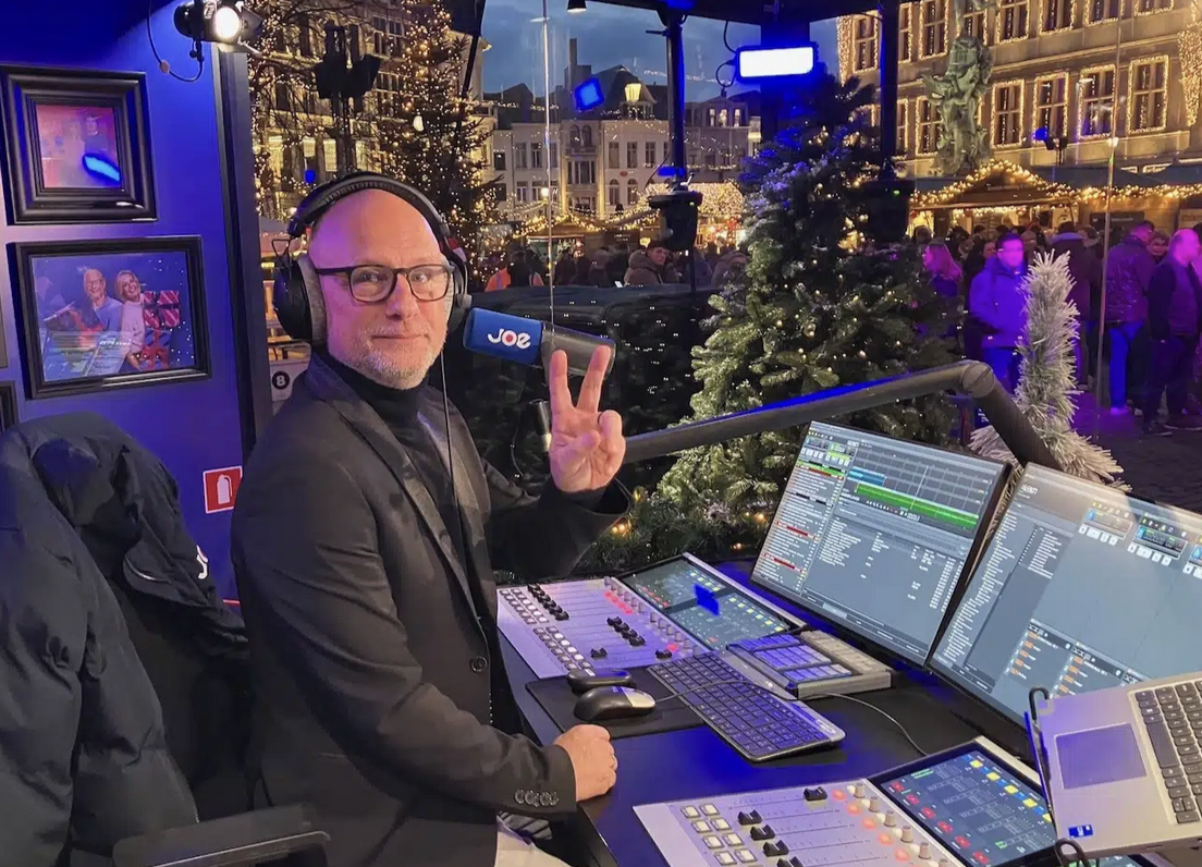 L'animateur Raf Van Brussel à l'intérieur du studio Joe Christmas House