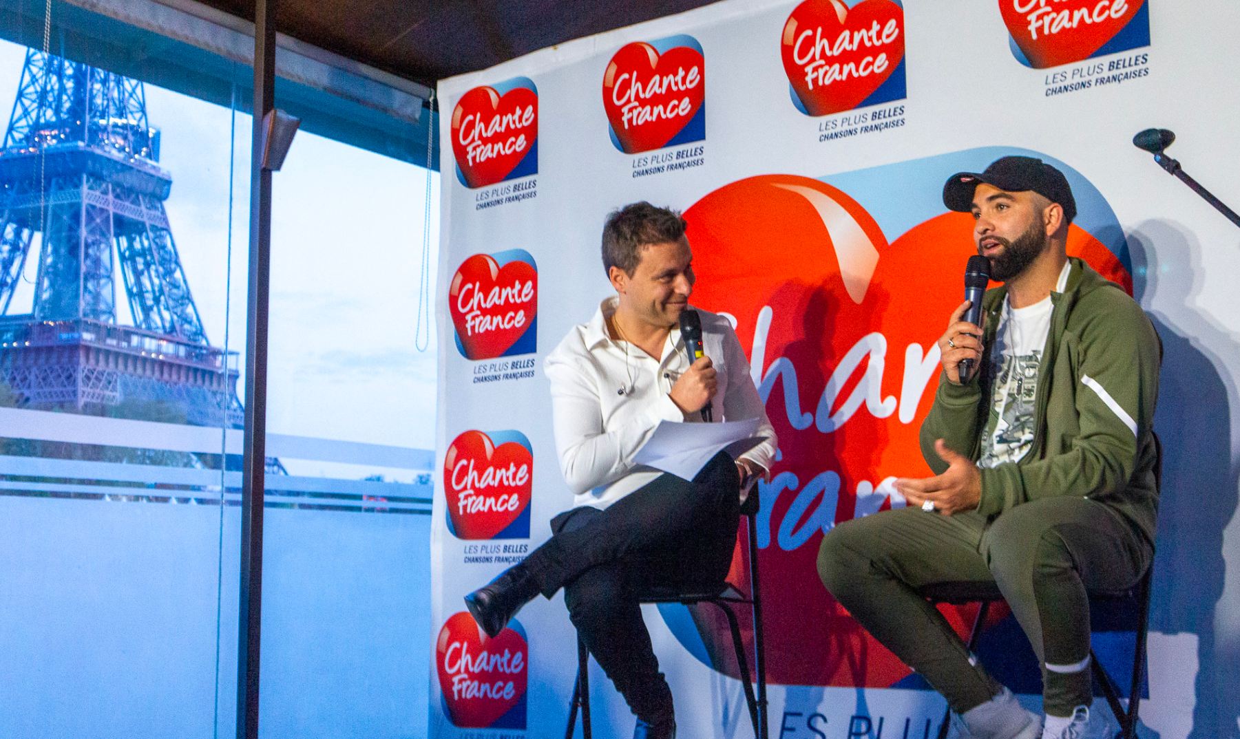 Mickael Dorian, l'animateur du morning Chante France, avec Kendji Girac.
