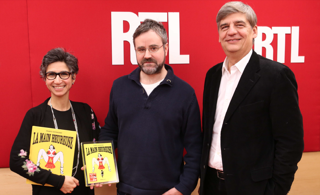 Monique Younes, journaliste spécialiste BD de RTL, Frantz Duchazeau, l'auteur de "La Main Heureuse" et Jacques Esnous, directeur de l'information de RTL © Abaca Press pour RTL