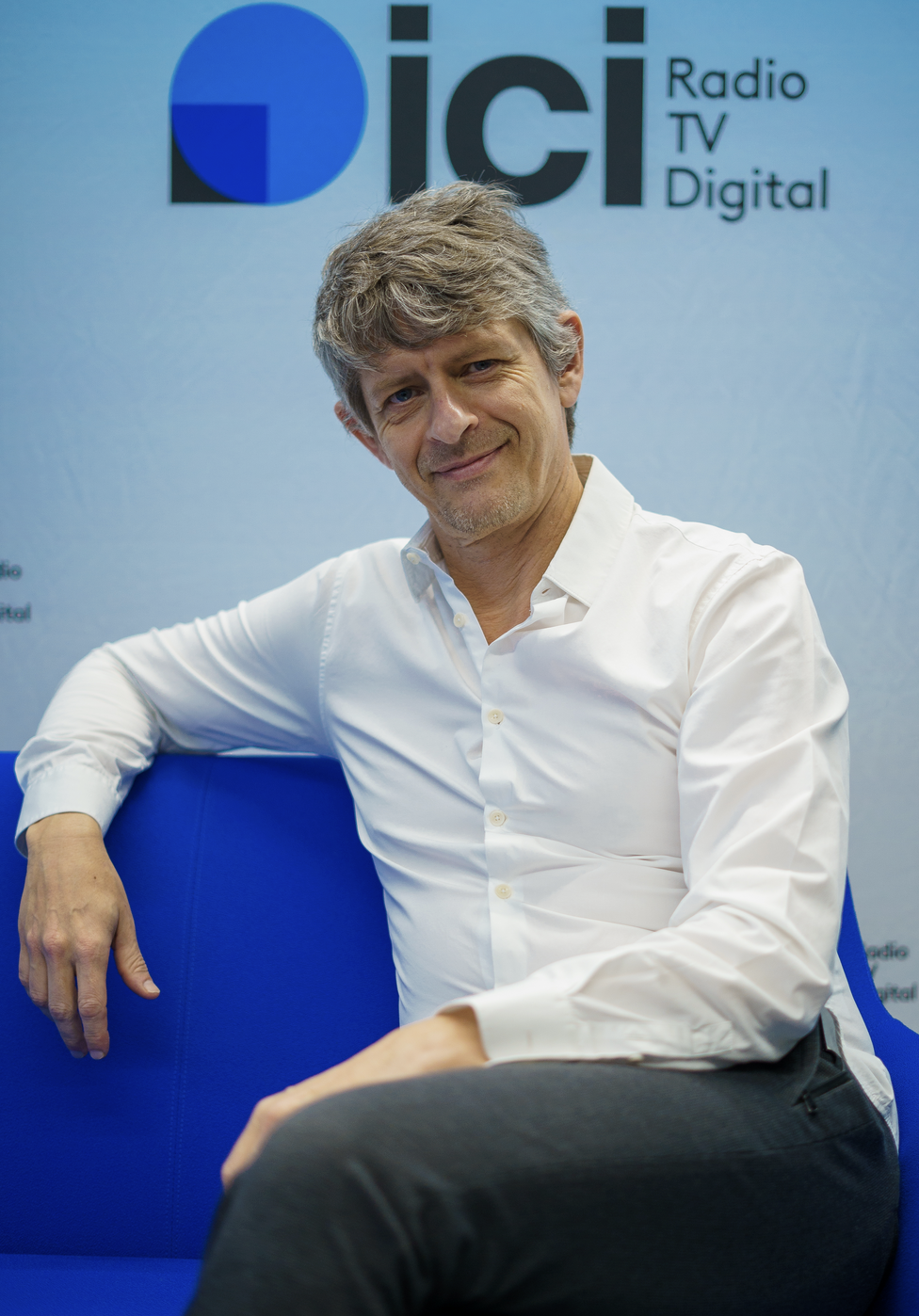 À 50 ans, dont 35 en radio, Yann Chouquet est la cheville ouvrière du changement de nom du nouveau réseau ici. © Radio France.