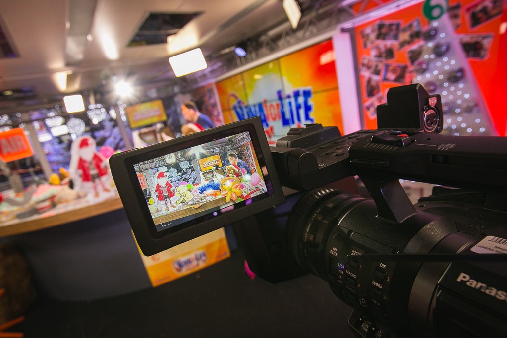 Trois animateurs ont été enfermés, comme chaque année, dans un studio de verre