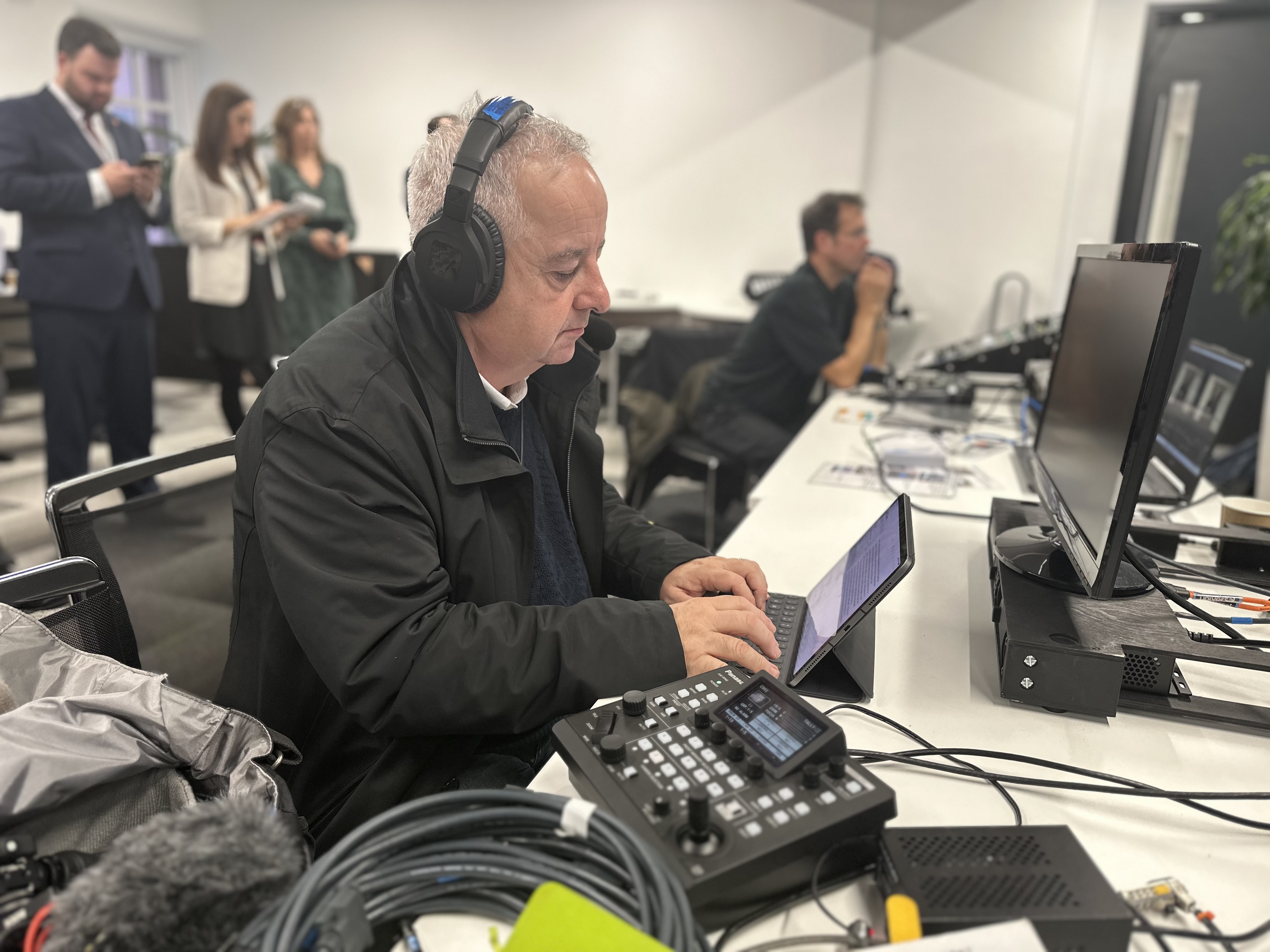 Nick Garnett, diffusant à la radio avec la technologie broadcast IP. © Nick Garnett.