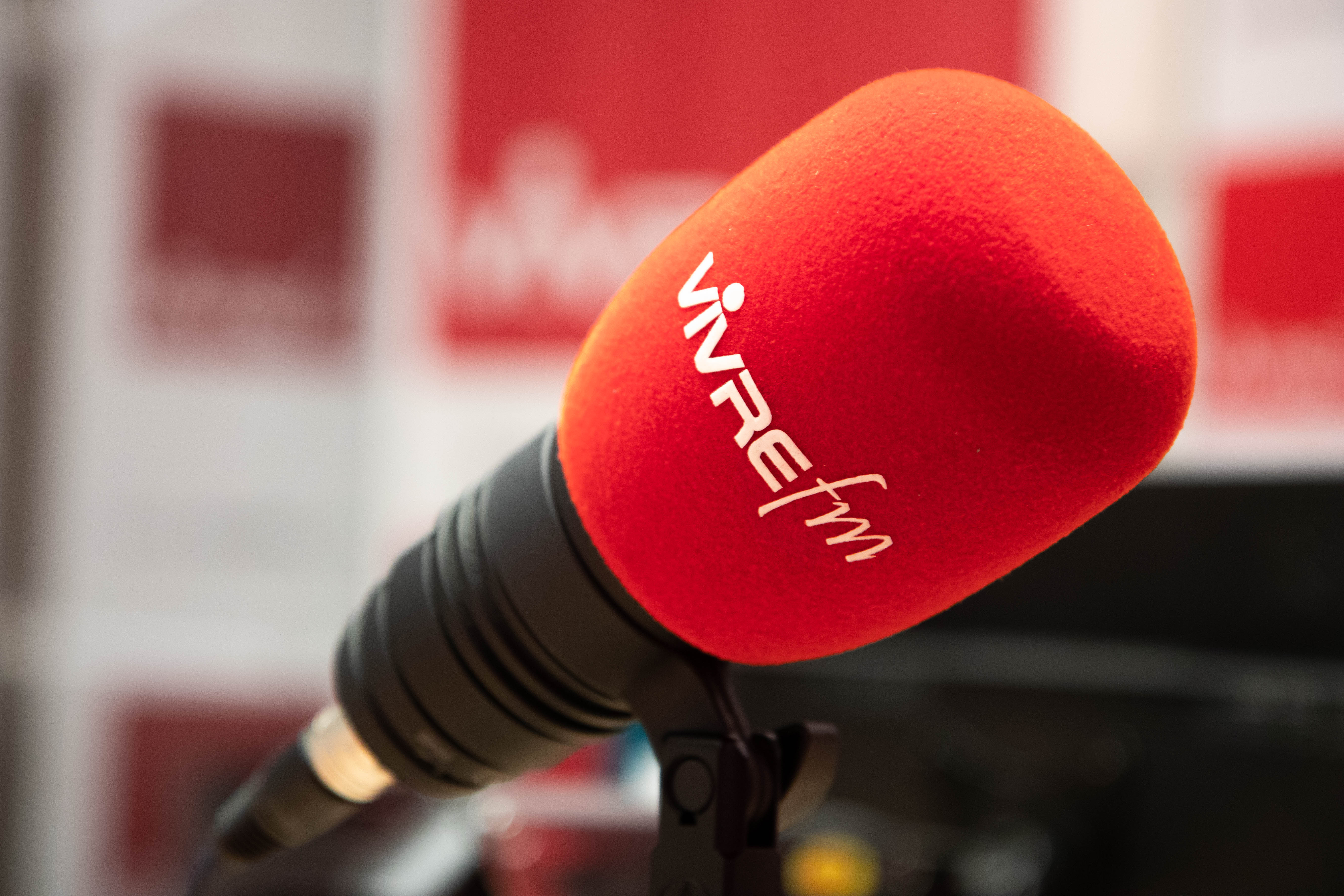 Créée en 2004, Vivre FM (93.9 en Ile-de-France) se positionne comme "la seule radio en France et en Europe à consacrer sa ligne éditoriale sur les différences".